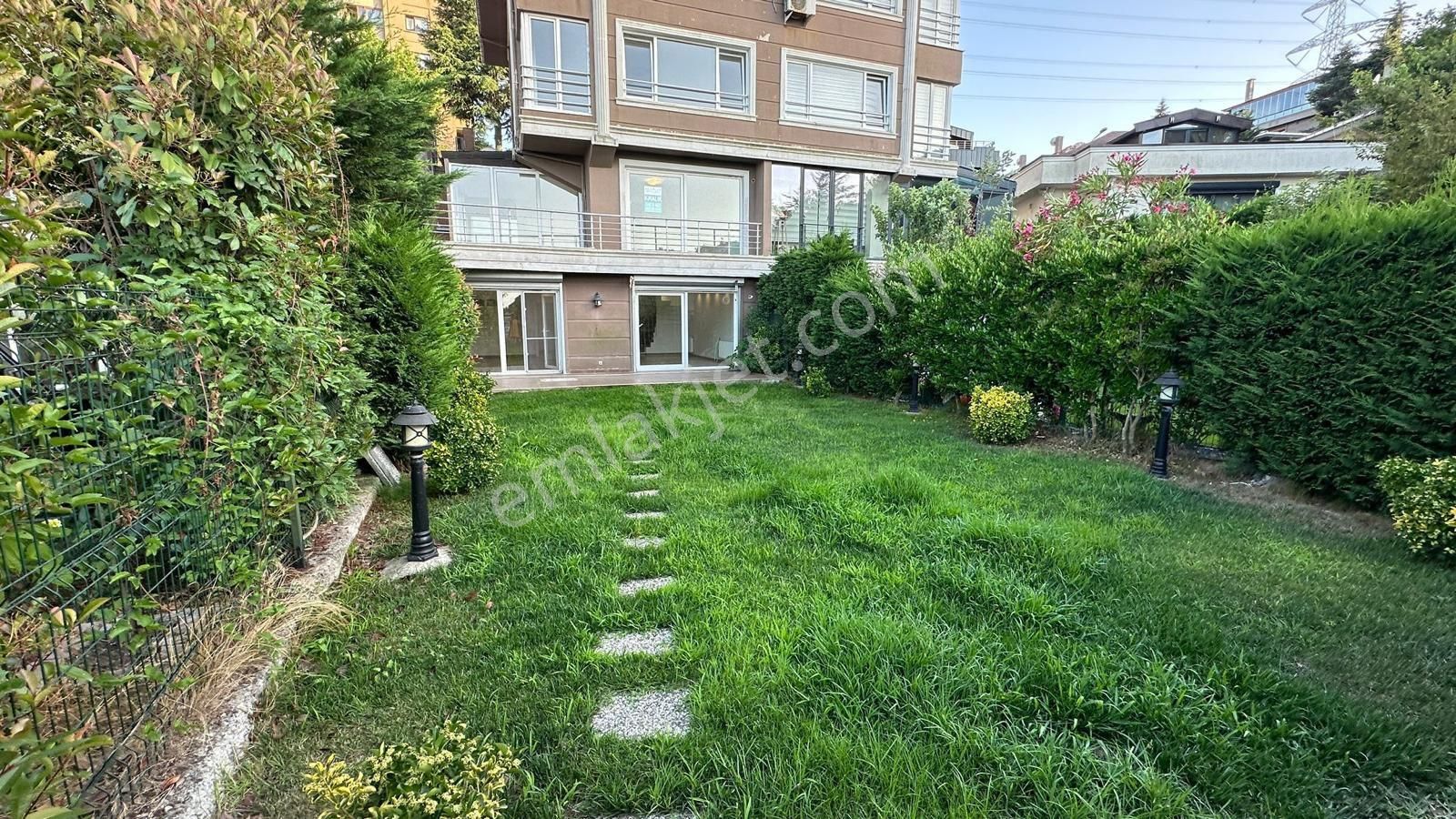 İstanbul Sarıyer Kiralık Villa Acarlar Uyum Sitesinde Bahçeli, Bakımlı 6+2 Villa