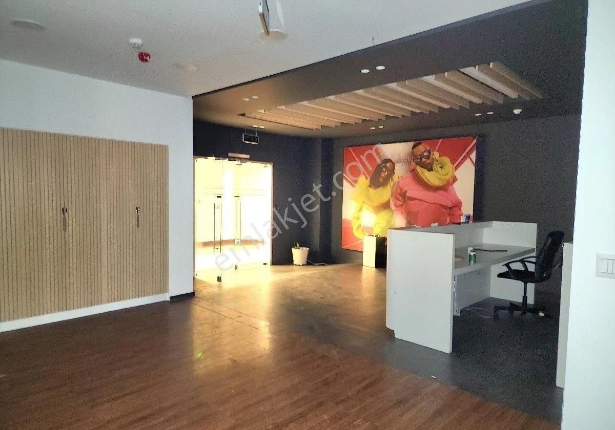 Sarıyer Maslak Kiralık Ofis Maslak Caddeye Cephe Noramin Plaza'da Kiralık 1290 m2 Dekorasyonlu Ofis