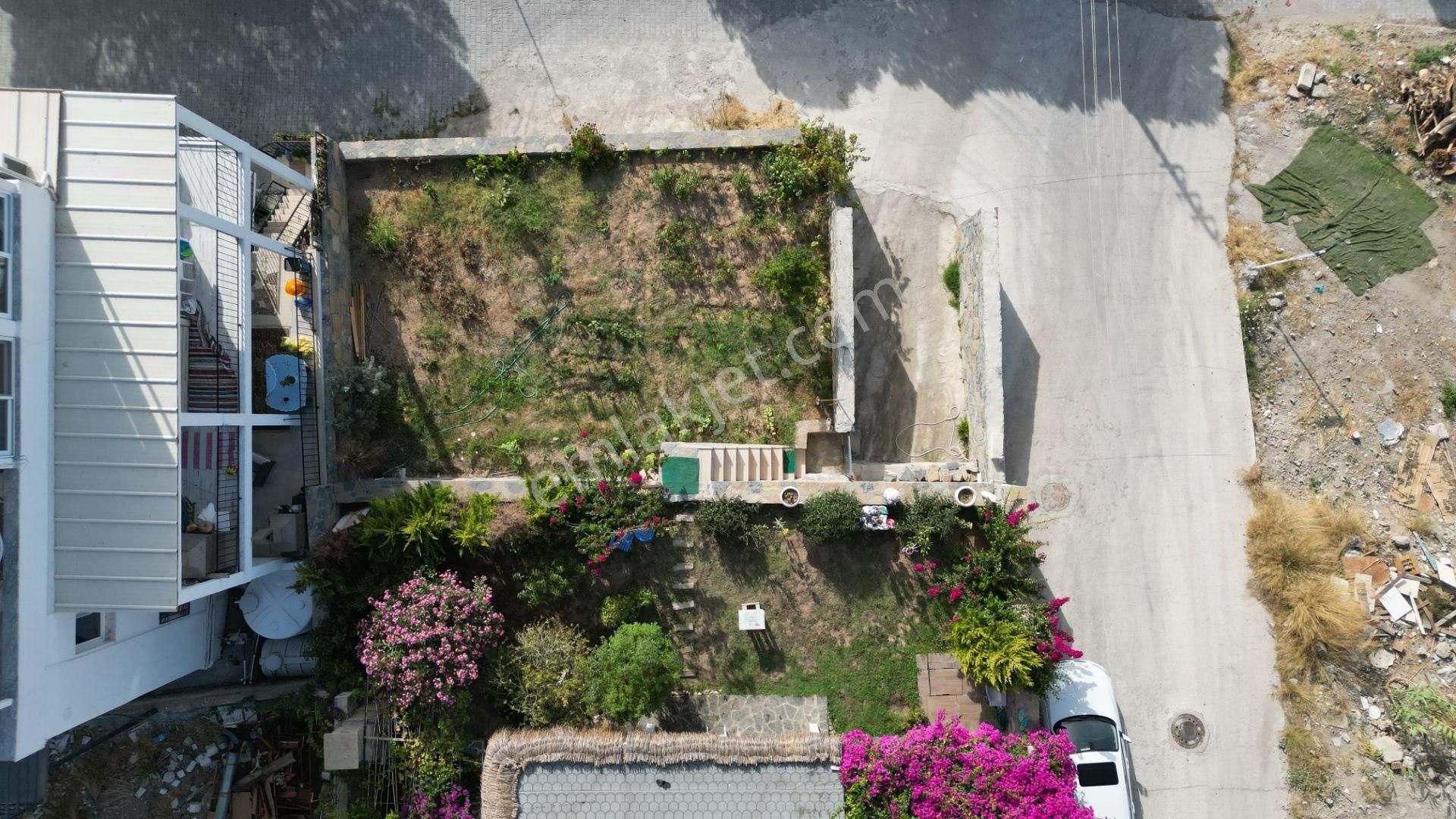 Bodrum Türkbükü Satılık Arazi  TÜRKBÜKÜ SAHİLE 300 METRE DENİZ MANZARALI SATILIK ARSA