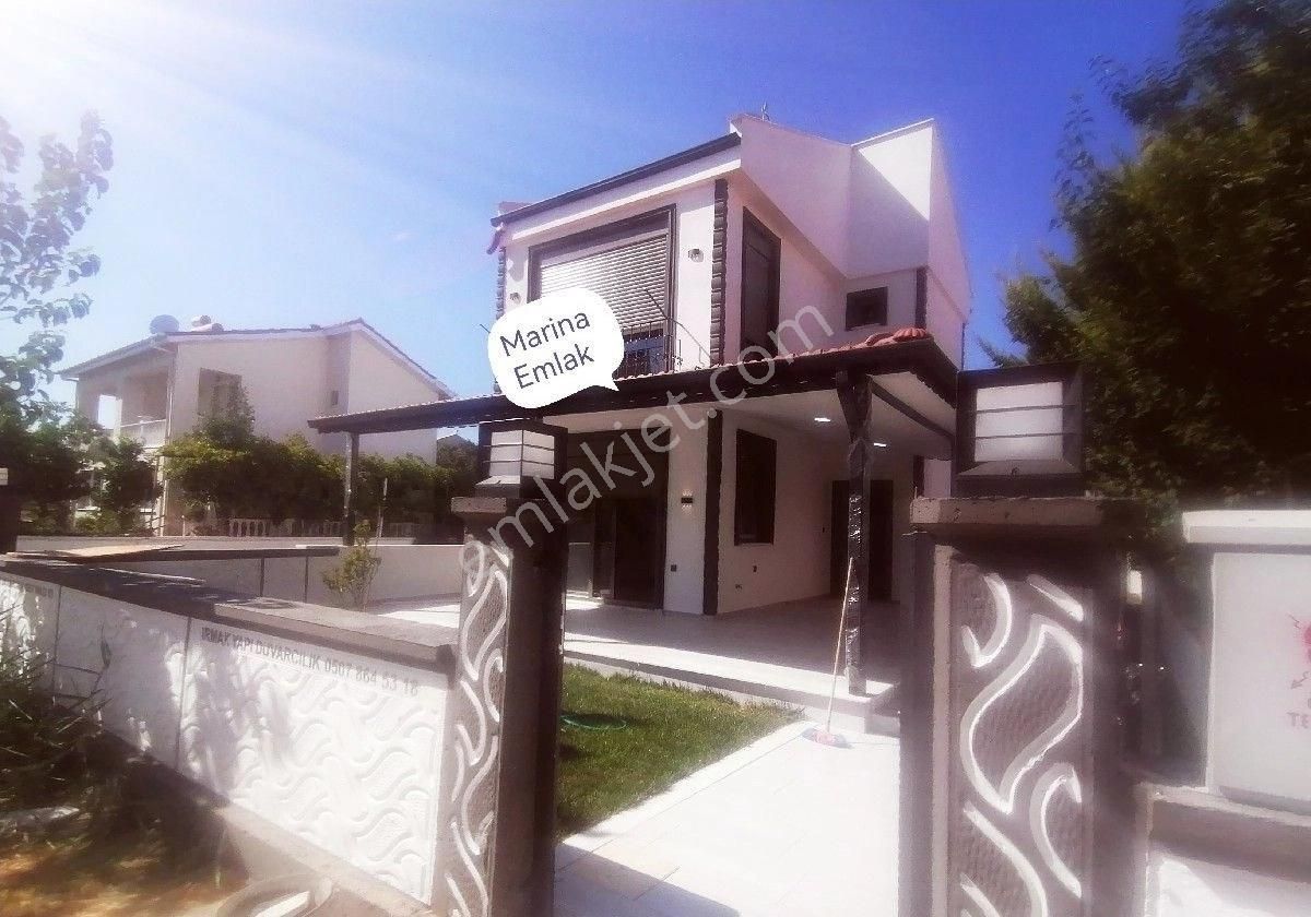Ayvalık Altınova Satılık Villa MARİNADAN GENİŞ BAHÇELİ A PLAS LÜKS VİLLALAR (FIRSAT)