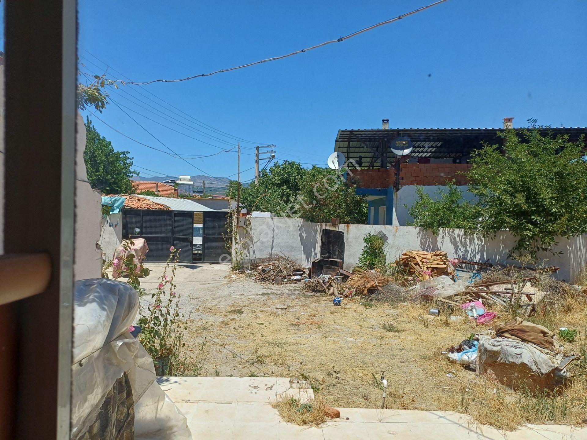 Menderes Dereköy Satılık Köy Evi  DEREKÖY DE 330 M ARSA İÇİNDE 100 M2 BAHÇELİ EV MENDERES İZMİR