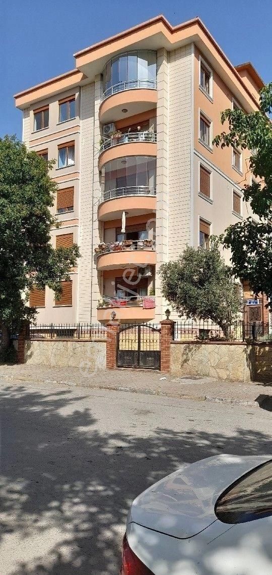 Kartal Orhantepe Kiralık Daire Kartal Atalar Mah. 3+1 münübüs yoluna 50 metre Kiralık Daire