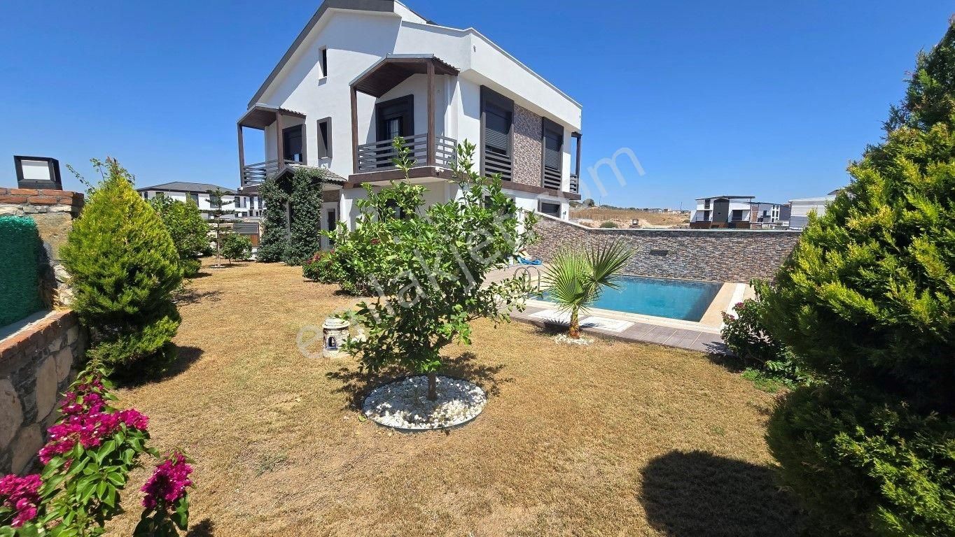 Didim Hisar Satılık Villa  Didim mavişehirde plaja 700 mt mesafede satılık havuzlu villa