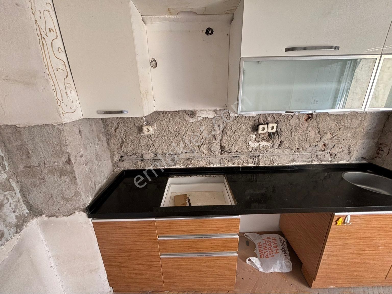Alsancak Devlet Hastanesi Acil Karşısı Köşe Kiralık Büro - Görsel 12