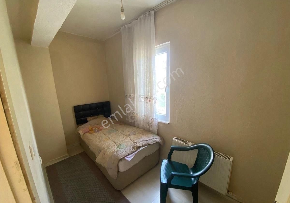 Isparta Merkez Zafer Kiralık Daire Zafer Mahallesinde 1+0 Ayrı Mutfaklı