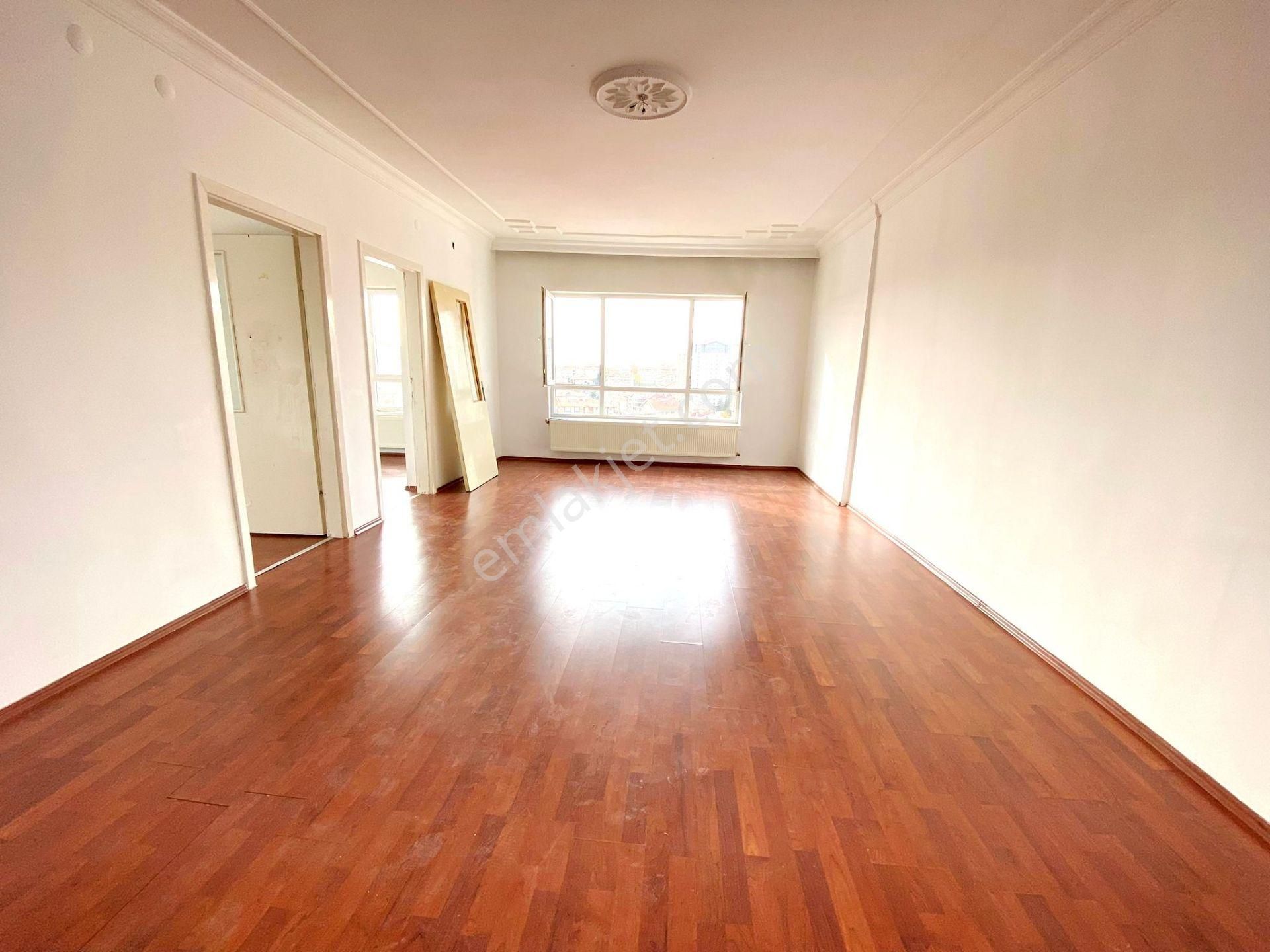 Uzman Emlak'dan Keçiören İncirli Mh'de Katta Manzaralı Güney-batı Cepheli 3+1 Daire - Görsel 3