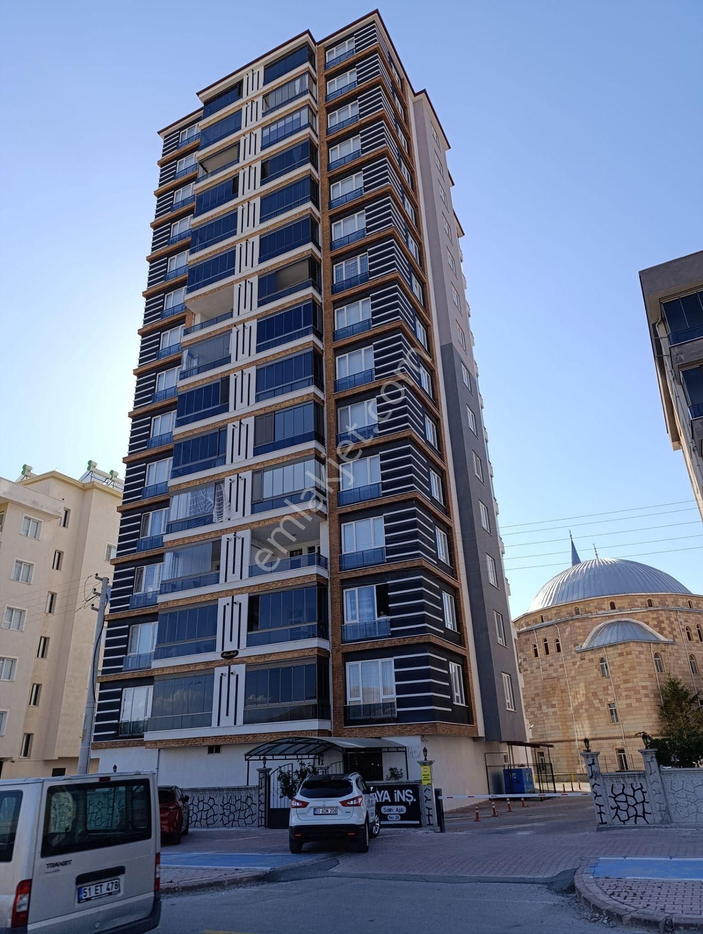 Niğde Merkez Selçuk Satılık Daire  NİĞDE SELÇUK MAHALLESİ YERLİKAYA APT. DA 7.KAT 3+1 FUL SATILIK DAİRE