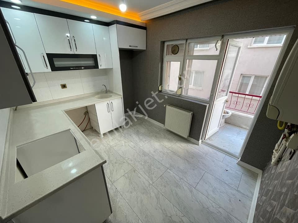 Esenyurt Bağlarçeşme Satılık Daire  ESENYURT BAĞLARÇEŞME'DE 2+1 MEYDANA YAKIN SATILIK DAİRE