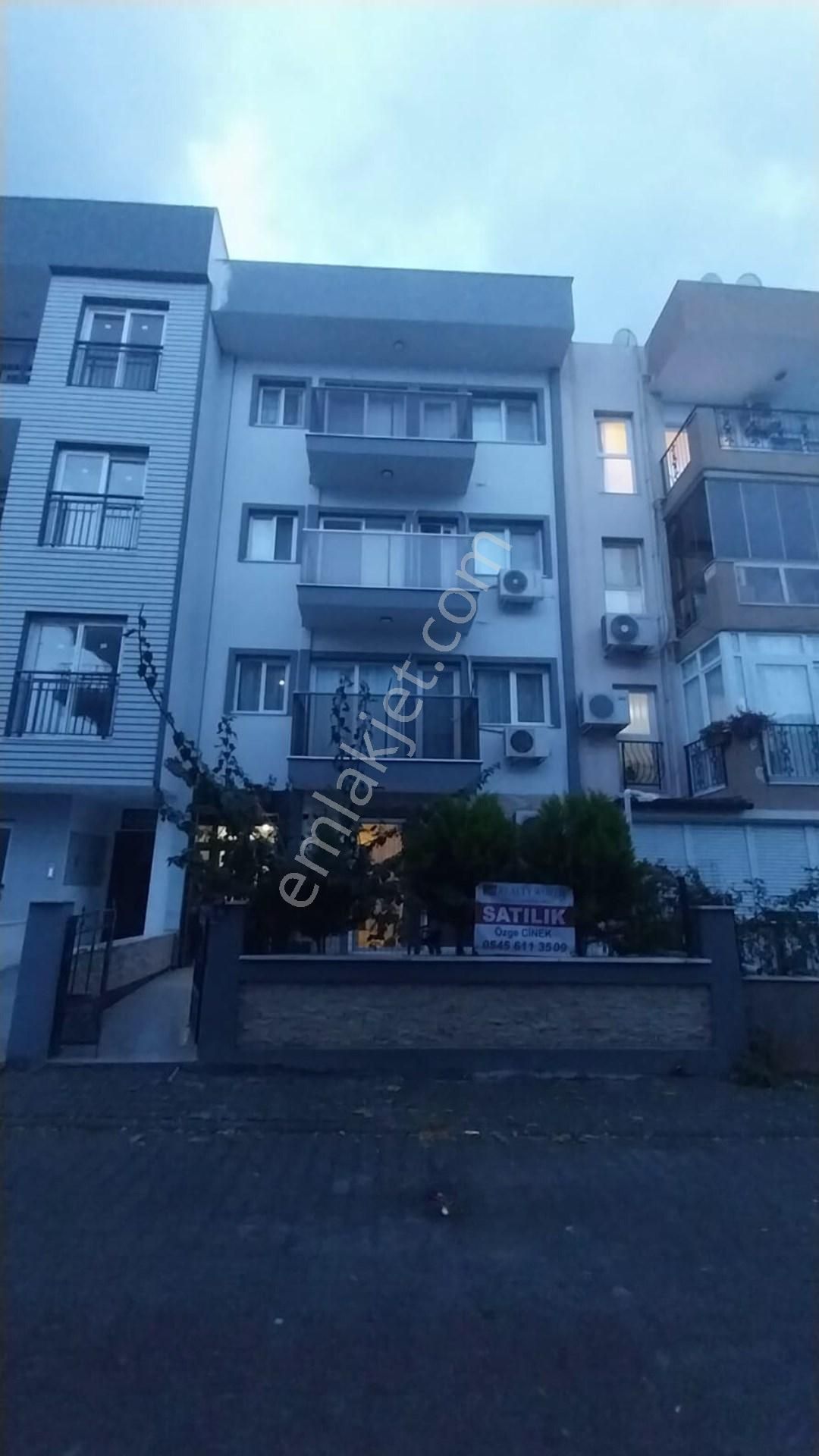 Kuşadası Davutlar Satılık Daire Davutlar Pazar Yerinde Merkezi Konumda Satılık 1+1 Daire