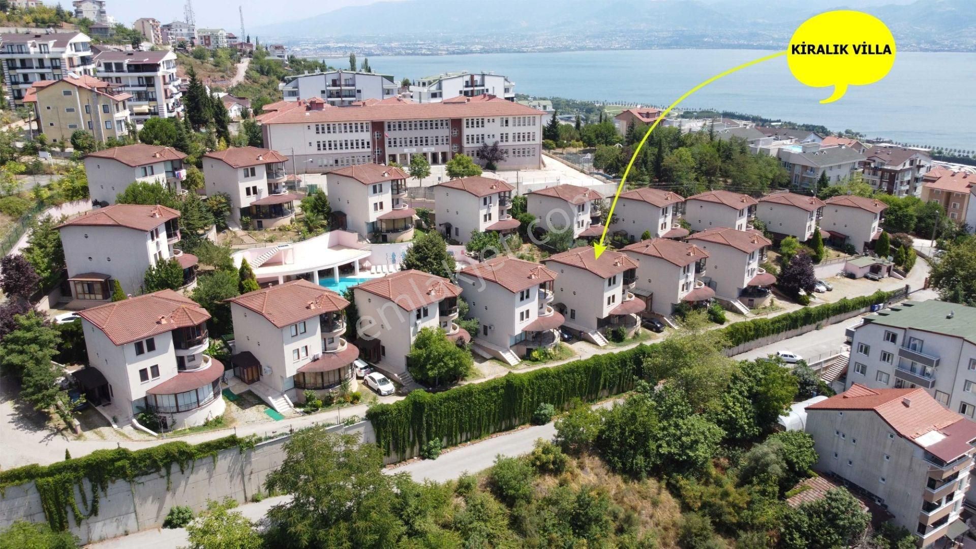 İzmit Yeni Kiralık Villa GÜLAÇTI VİLLALARINDA DENİZ MANZARALI KİRALIK TRİPLEKS VİLLA