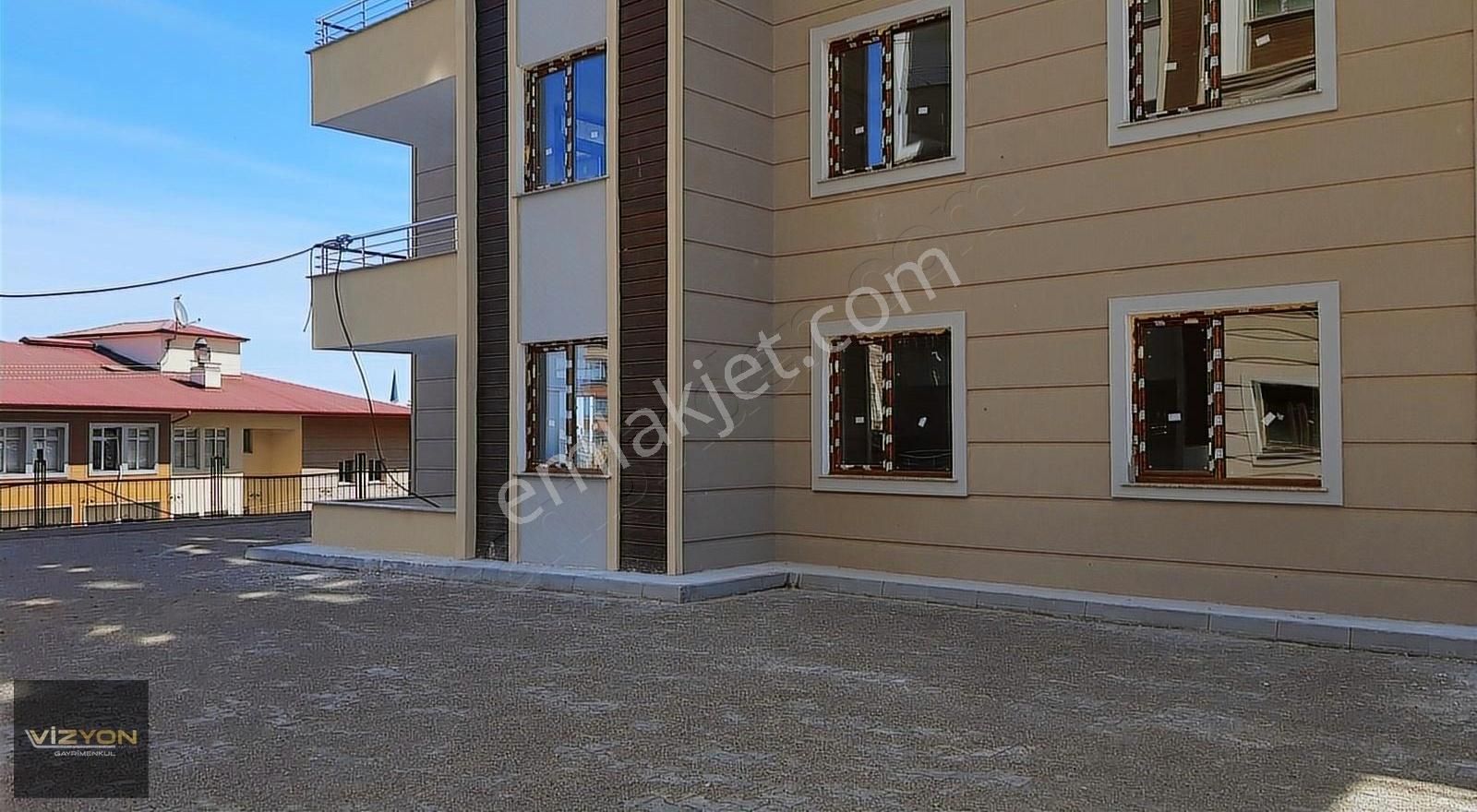 Yomra Sancak Satılık Daire YOMRA'DA SİTE İÇERİSİ OKUL YANI 3+1 175M2 GENİŞ FIRSAT DAİRE