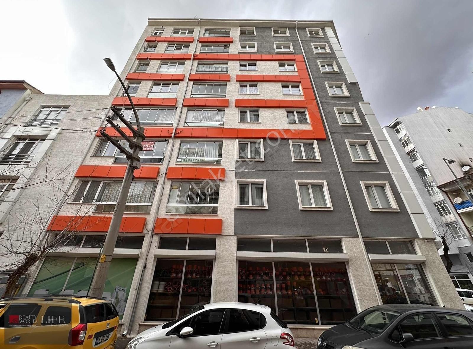 Tepebaşı Merkez Yeni Satılık Daire RW LIFE / MERKEZ YENİ MAHALLEDE ARA KAT SATILIK 3+1 GENİŞ DAİRE