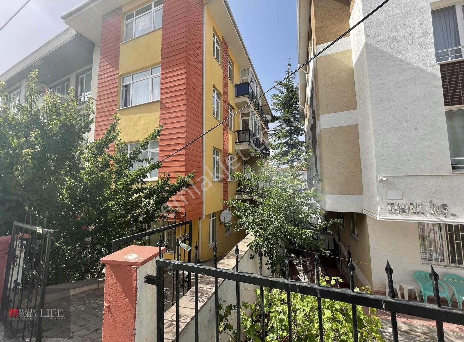 Odunpazarı Göztepe Satılık Daire RW LIFE / GÖZTEPE MH. SÖZLÜ SK. 85 M2 ARA KAT 2+1 SATILIK DAİRE