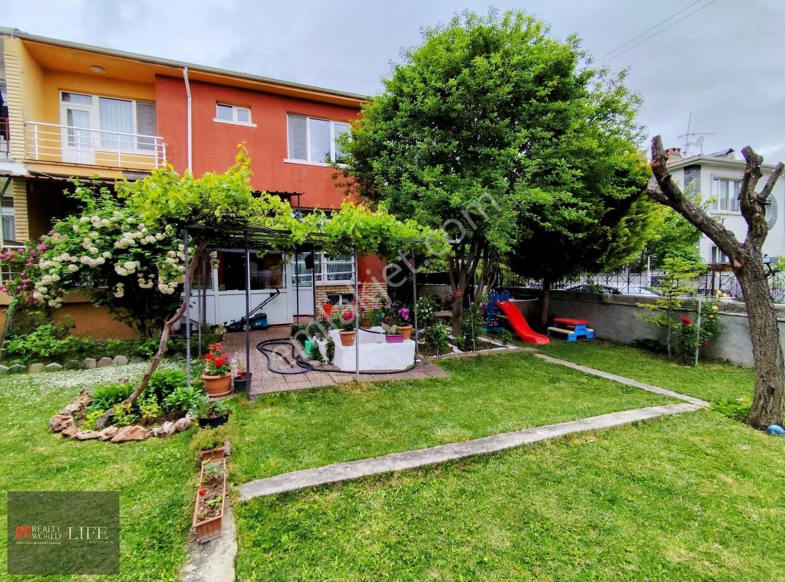 Odunpazarı Sümer Satılık Villa RW LIFE / SÜMER'DE 4+1 BAHÇELİ VİLLA