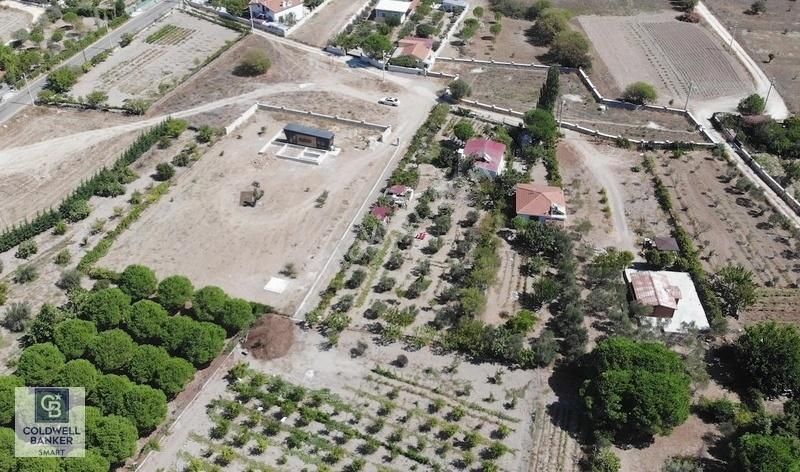 Urla Barbaros Satılık Müstakil Ev URLA BARBAROSTA ELEKTRİK+SU SAATLİ 859 M2 BAHÇELİ EV