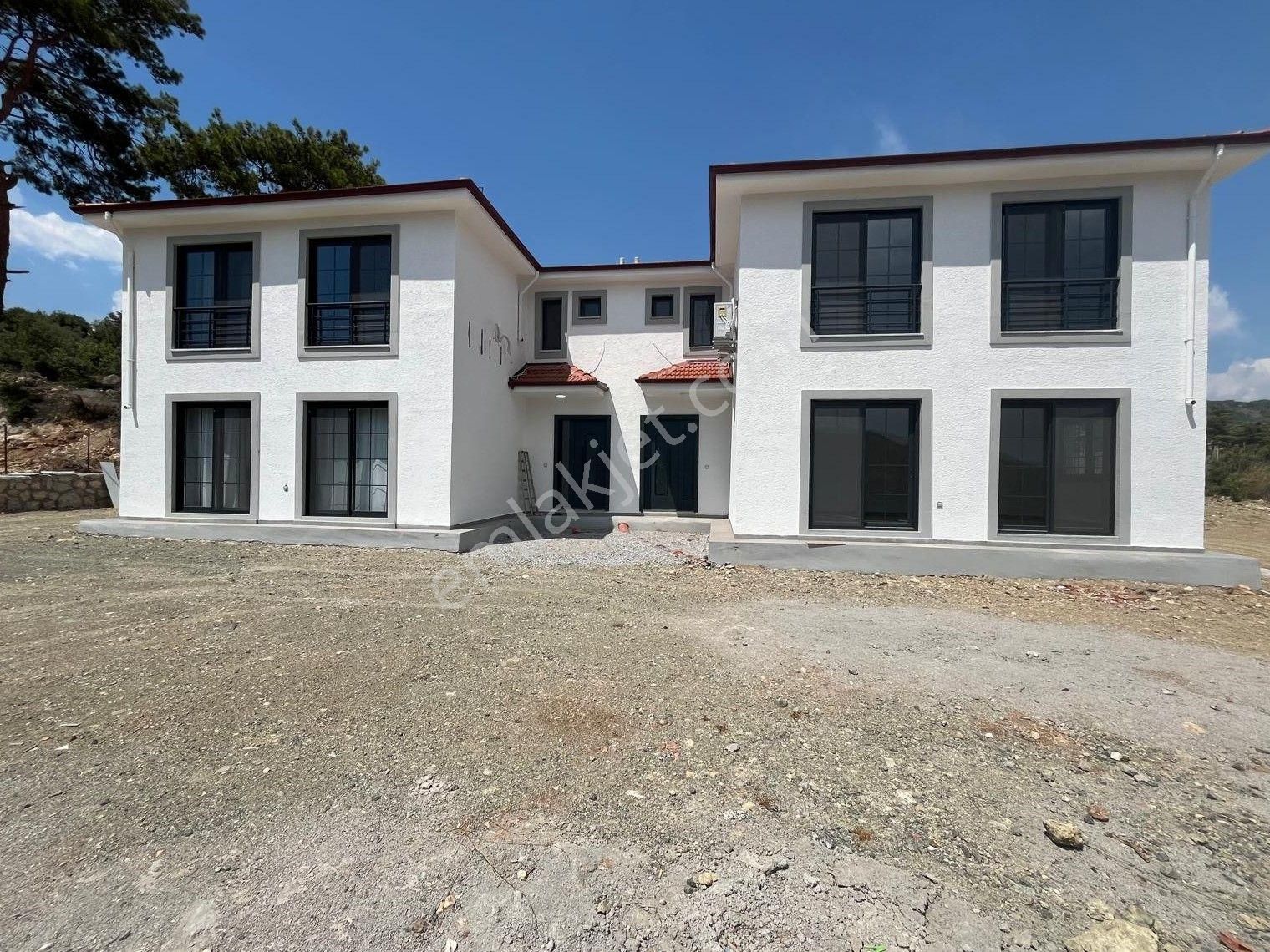 Fethiye Yakacık Satılık Villa  Stop’tan Fethiye 2130M² Arsa 3+1 × 2 Adet Villa *İmarlı*19.990*