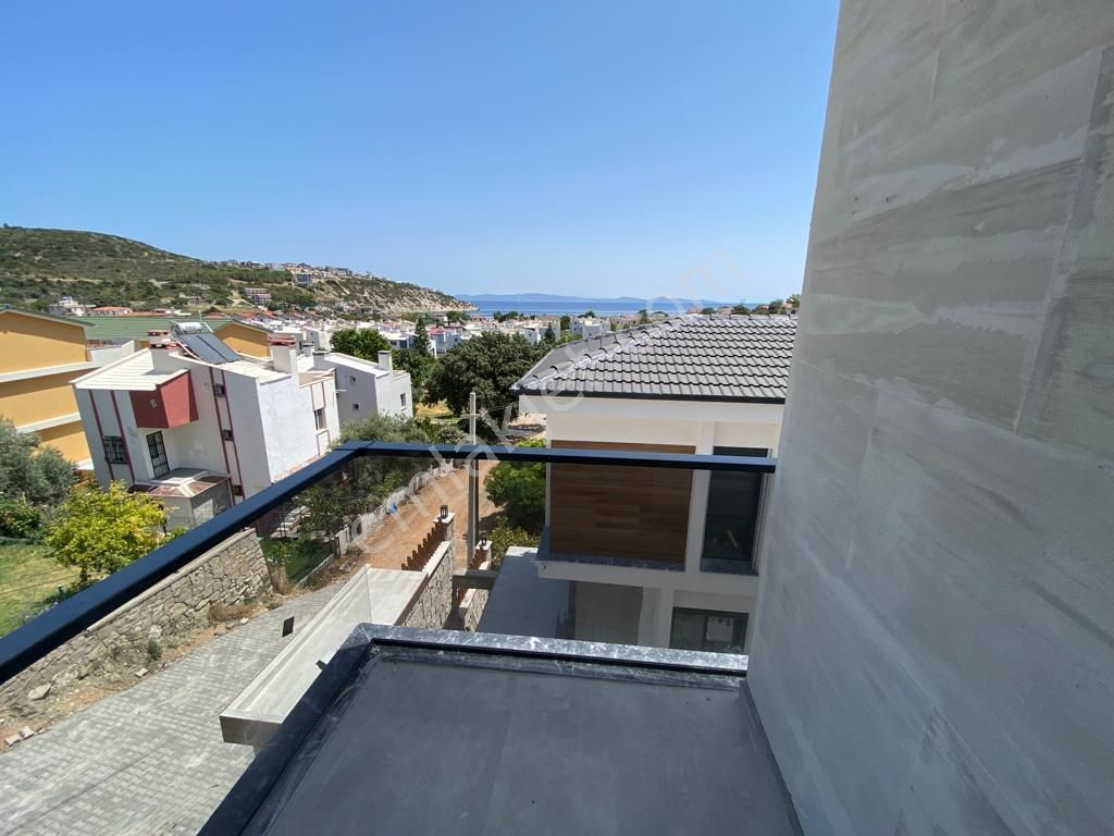 Karaburun İskele Satılık Villa  Karaburun İskele Mahallesinde Satılık 4+2 Lüks Villa