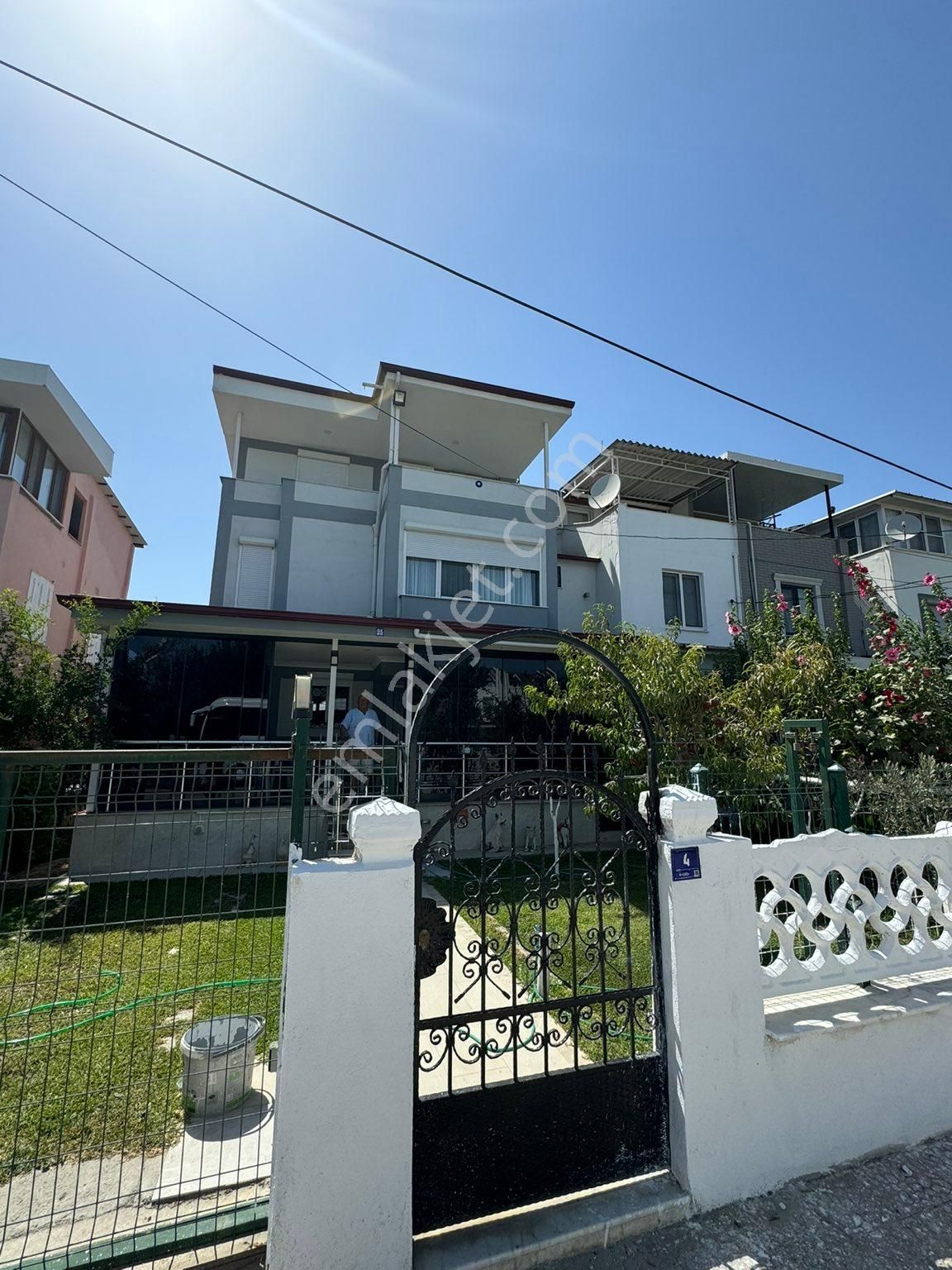 Kuşadası Davutlar Satılık Villa Kuşadası Davutlar Sahilde Satılık 6+1 Muhteşem Yazlık