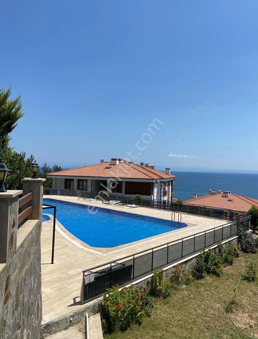 Küçükkuyu'da Efsane Bahçe Katı Yüzme Havuzlu Deniz Manzaralı - Görsel 25