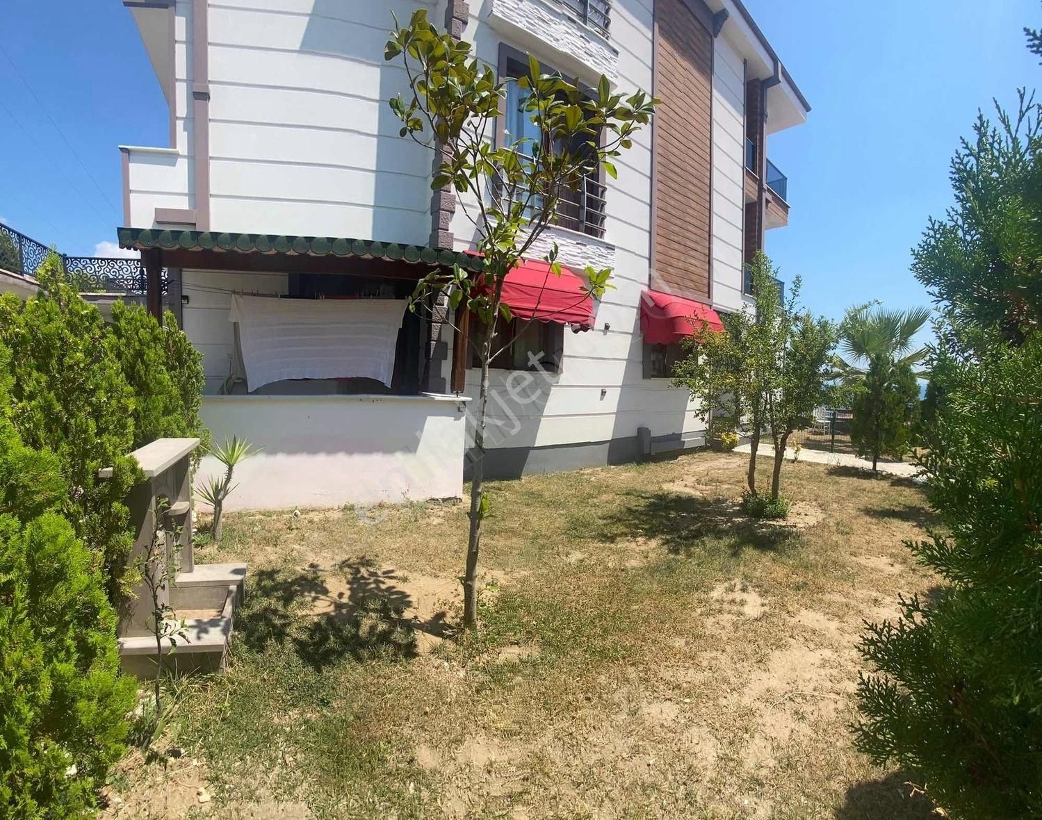 Küçükkuyu'da Efsane Bahçe Katı Yüzme Havuzlu Deniz Manzaralı - Görsel 21