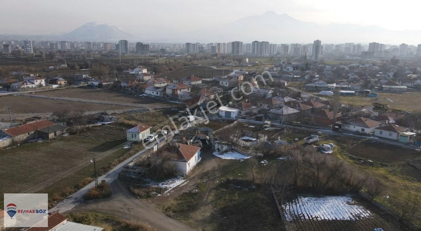 Kocasinan Saray Bosna Satılık Müstakil Ev HAVAALANI YANI TEMİZ PARSEL İÇERSİNDE MÜSTAKİL EV