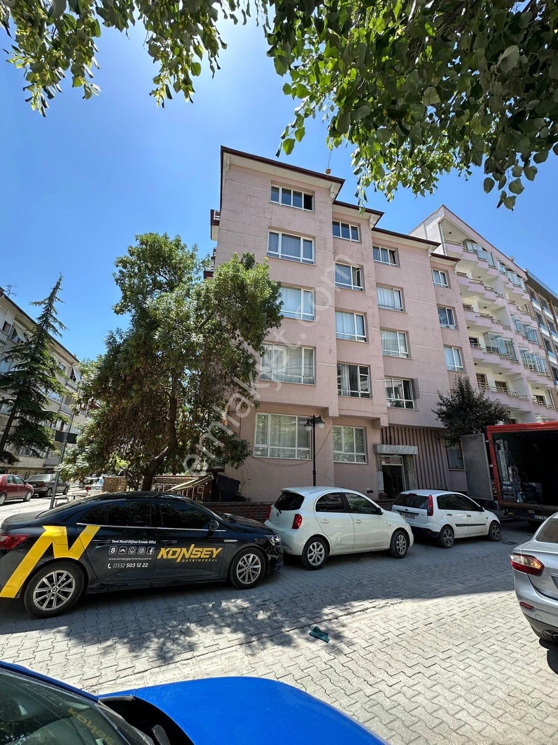 Meram Konevi Satılık Daire  KONSEY'den ANIT ve ÇARŞI MERKEZ YAKINI 1+1 SATILIK DAİRE