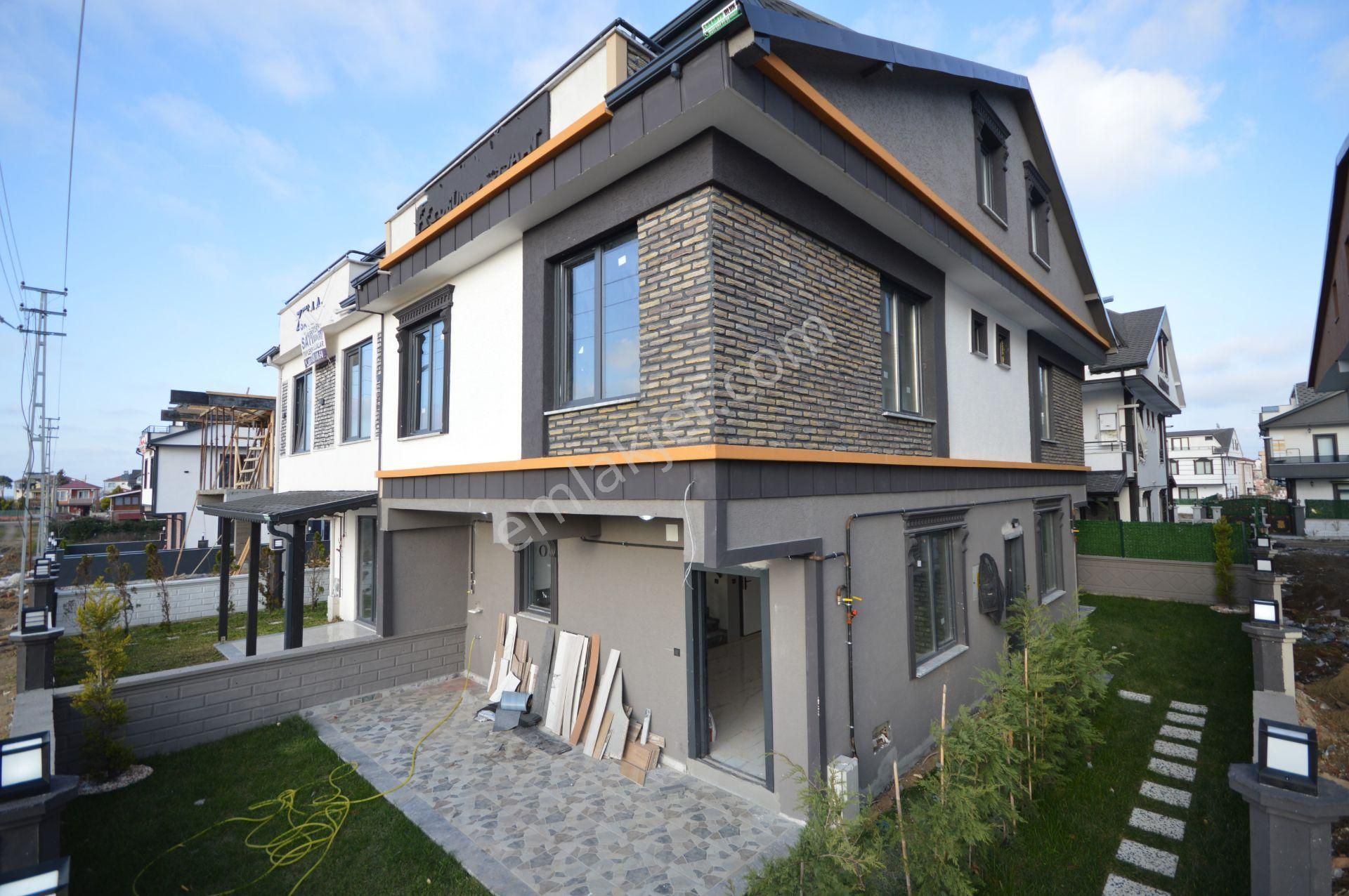 Kocaali Yalı Satılık Villa  SAKARYA KOCAALİ DE GENİŞ BAHÇELİ YAZLIK KIŞLIK VİLLA