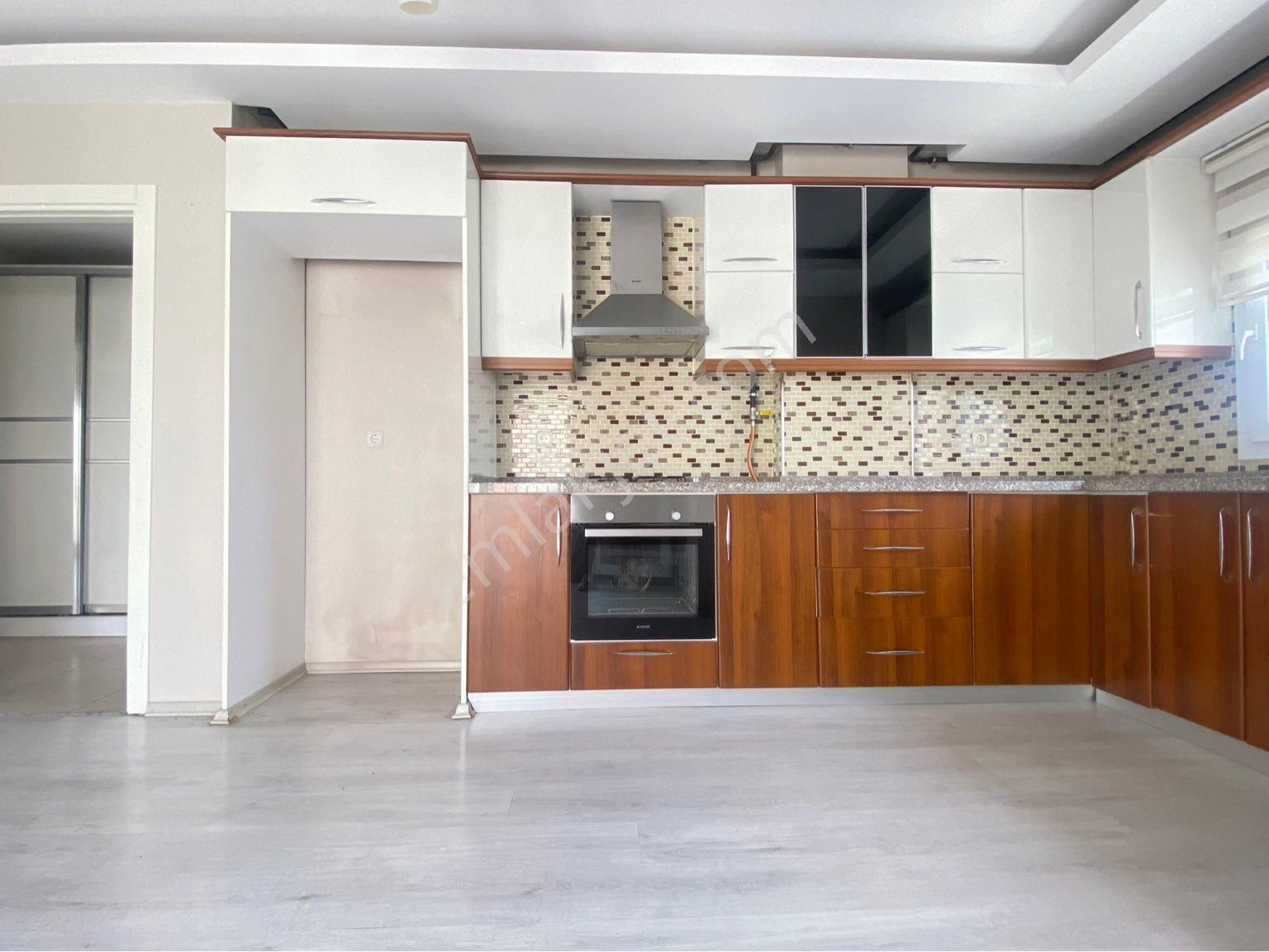 Tarsus Anıt Satılık Daire HOUSE GAYRİMENKUL’DAN ÇARŞI MERKEZLİ SATILIK KAFA DAİRE