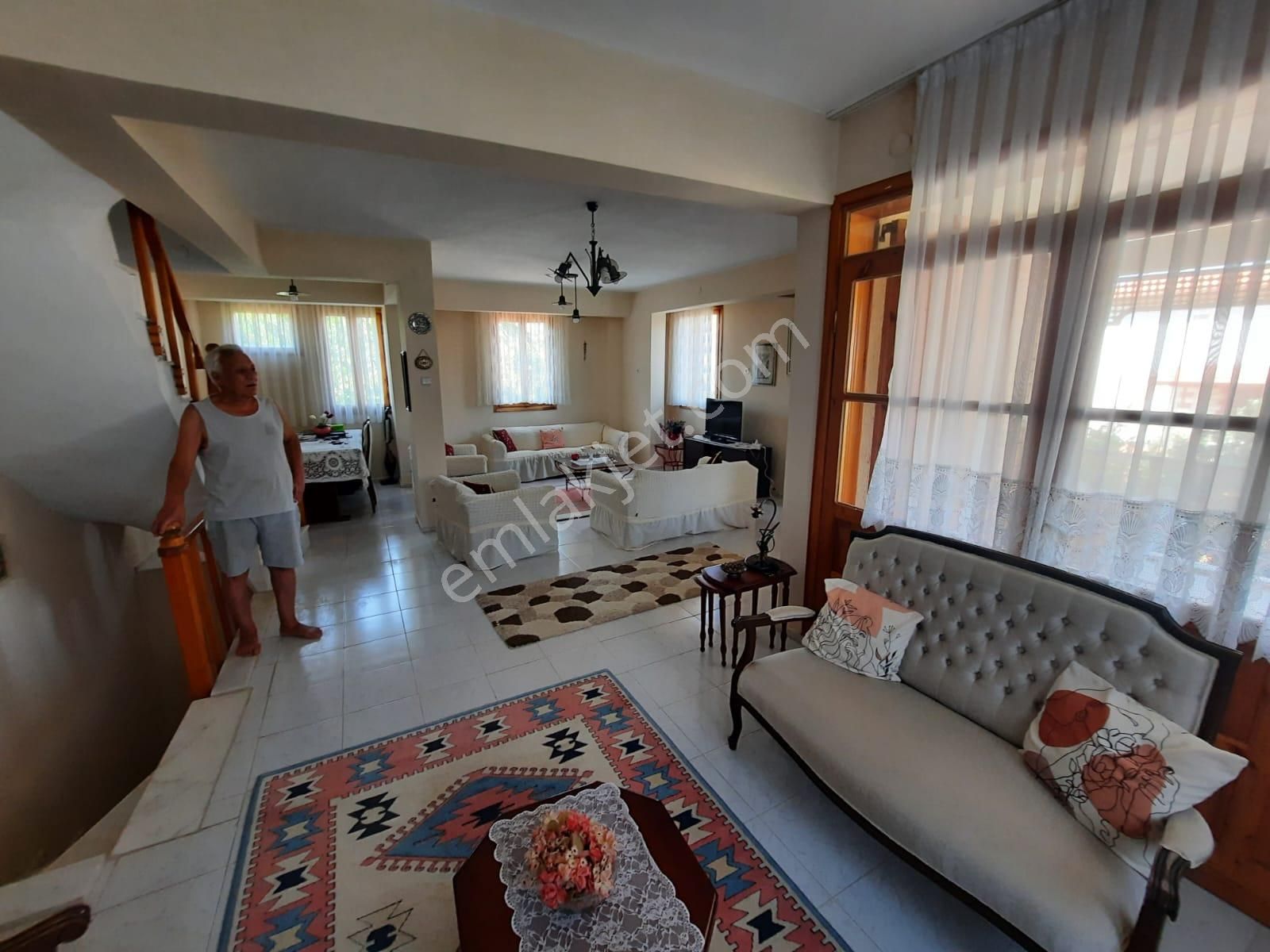 Akbük Altın Sitesinde Triplex Villa - Görsel 18