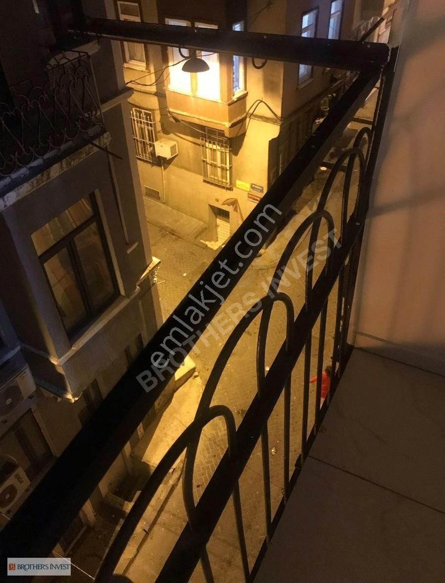 Beyoğlu Çukur Kiralık Daire Beyoğlunda, İstiklal Caddesine 5 Dk. Taksim Meydana 10 Dk Eşyalı