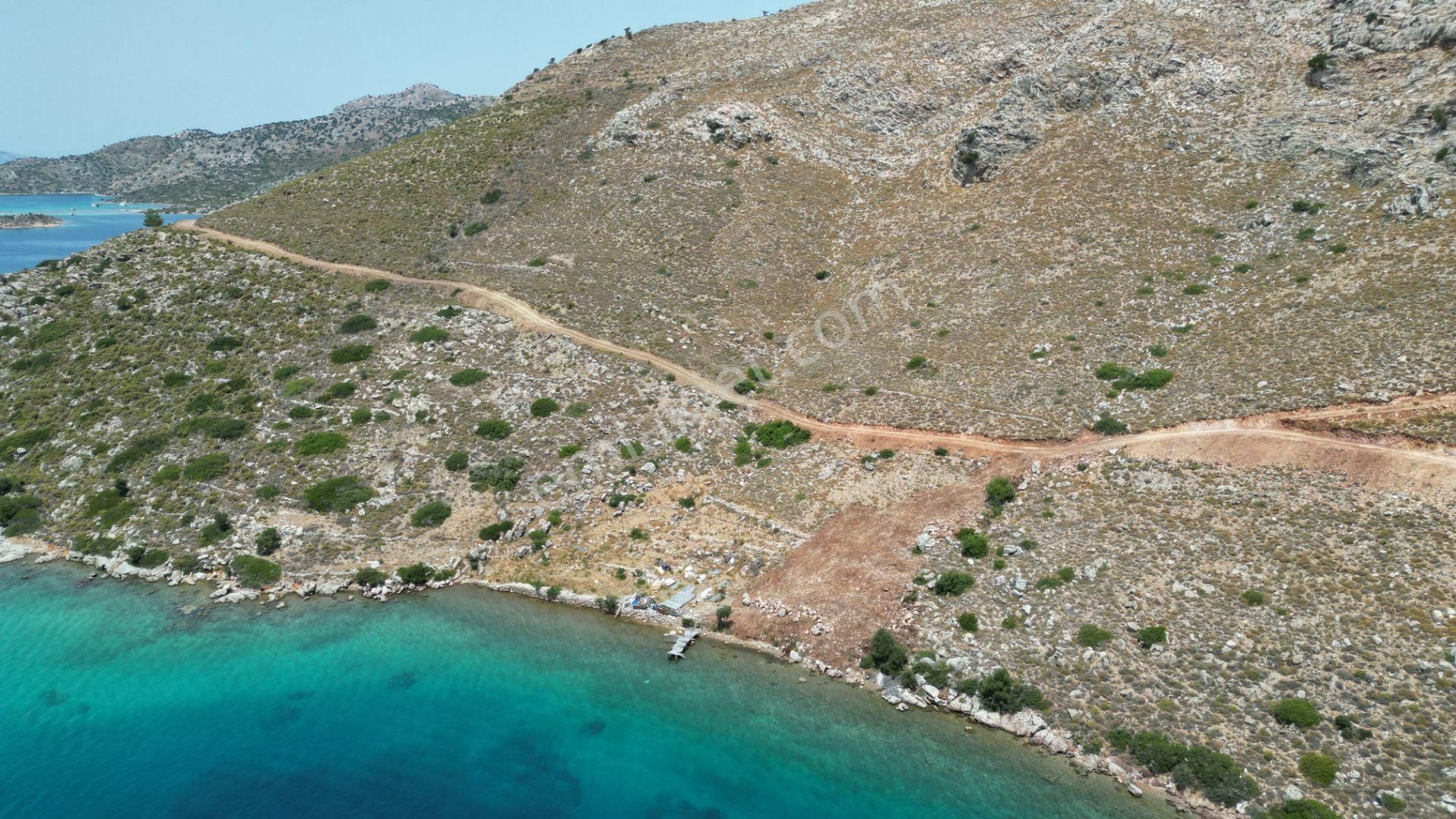 Marmaris Bozburun'da Satılık, Denize Sıfır 590 M2 Arazi - Görsel 2