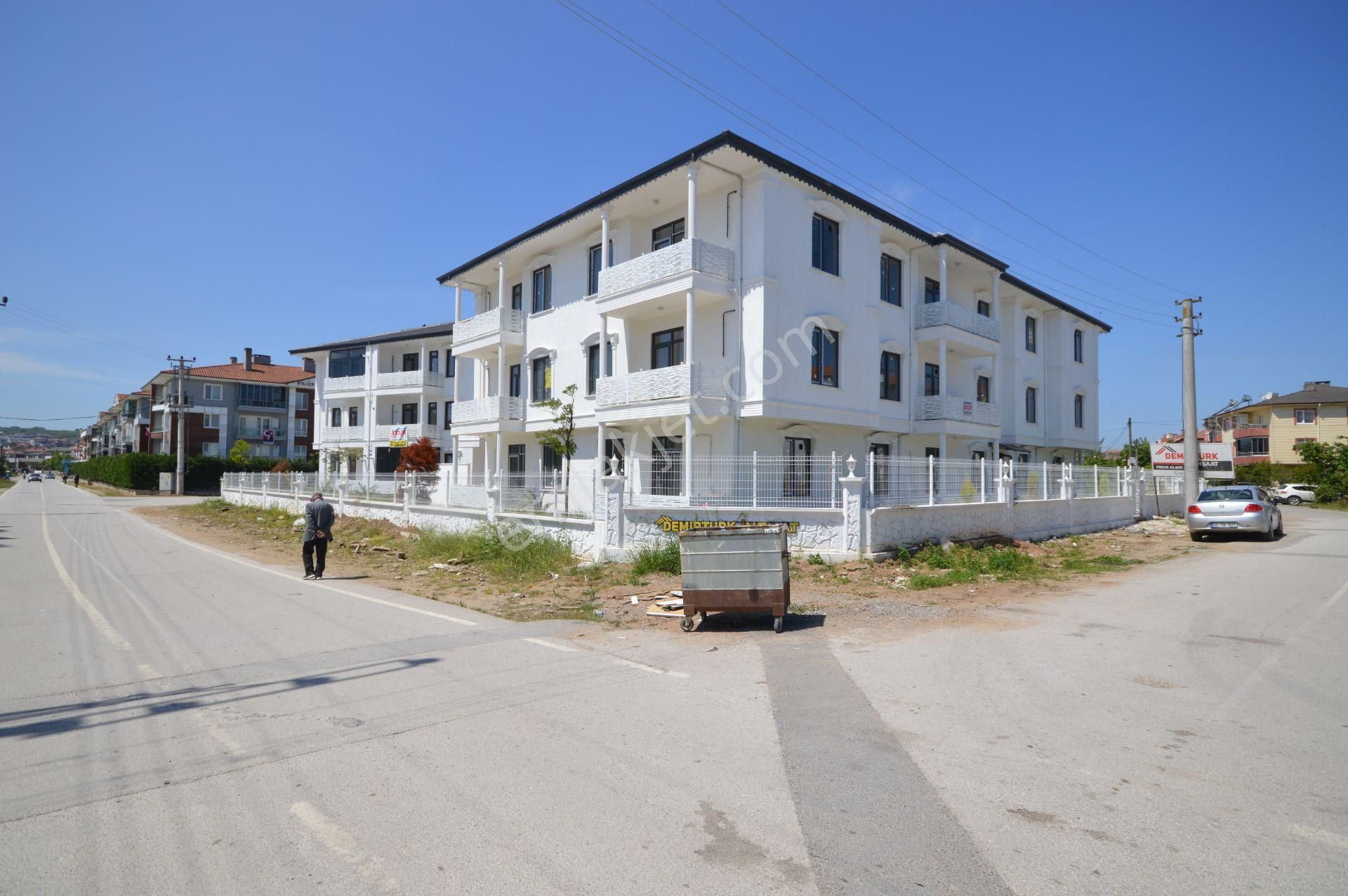 Karasu Yalı Satılık Villa  SAKARYA KARASU DA HAVUZLU  GENİŞ ARA KAT !! SIFIR YERDEN ISITMALI 