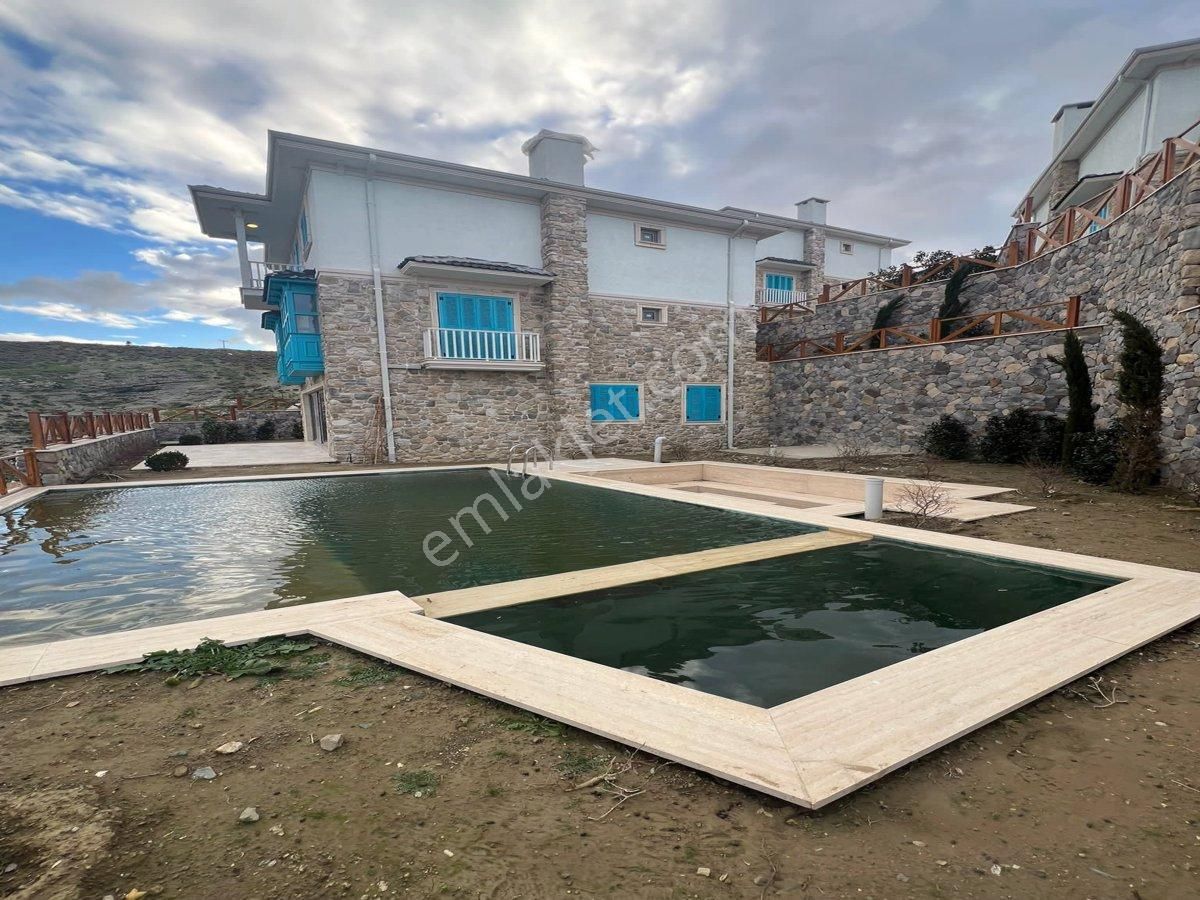 Gökçeada Çınarlı Satılık Villa Çanakkale Gökçeada Deniz Manzara 'Lı Havuz 'Lu Satılık Triplex Villa