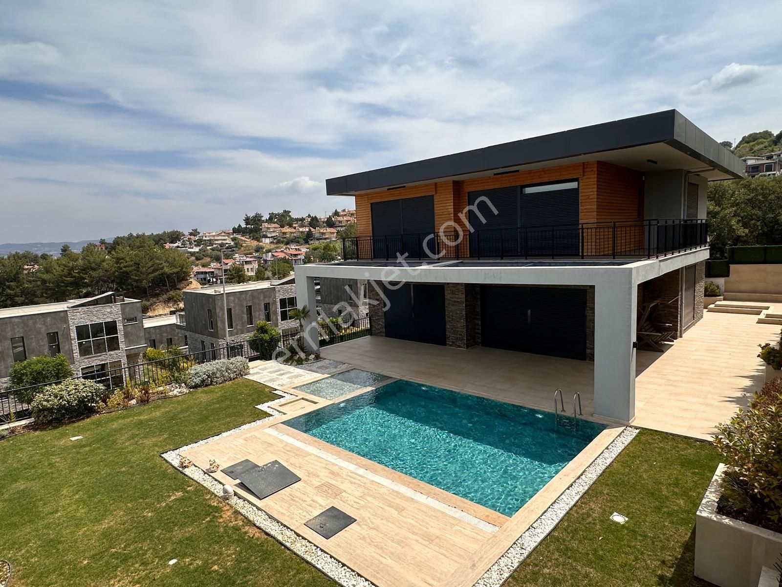 Kuşadası Soğucak Satılık Villa  Kuşadası'nda Satılık Full Deniz Manzaralı 7+1 EMSALSİZ MALİKHANE