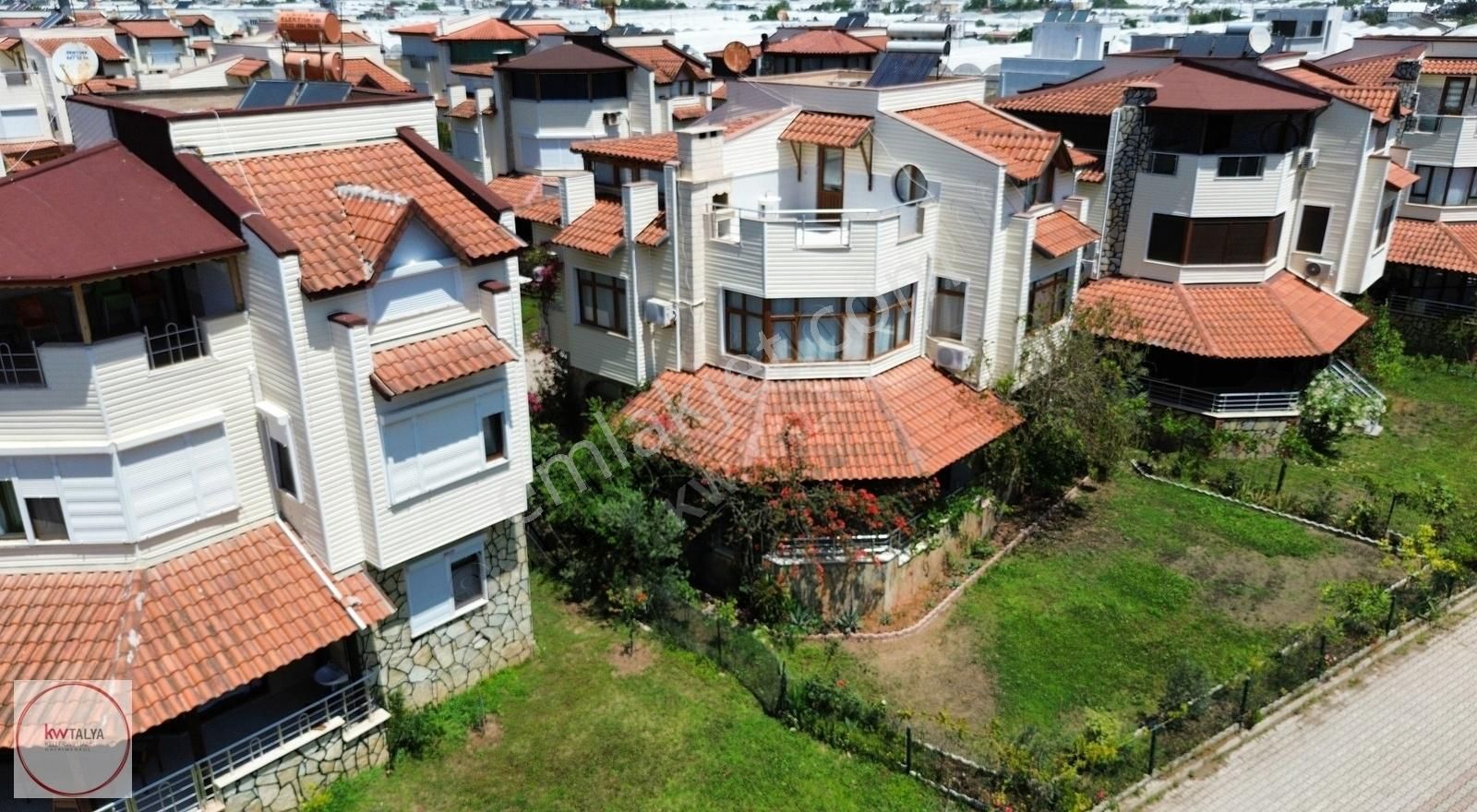 Kumluca Mavikent Satılık Villa KUMLUCA MAVİKENT'DE DENİZE YÜRÜME MESAFESİNDE VİLLA