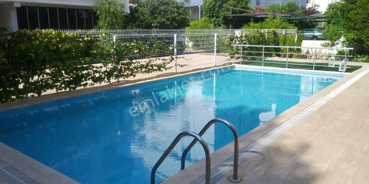 Konyaaltı Hurma Satılık Daire Hurma'da 2+1 yüzme havuzlu eşyalı bahçe katı satılık daire