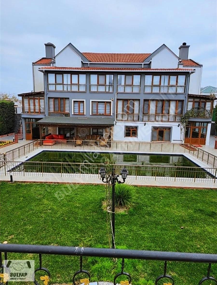 Büyükçekmece Türkoba Satılık Villa büyükcekmece tepekent sitesi 8+4 900 M2 KULANIM ALANI İKİZ VİLLA