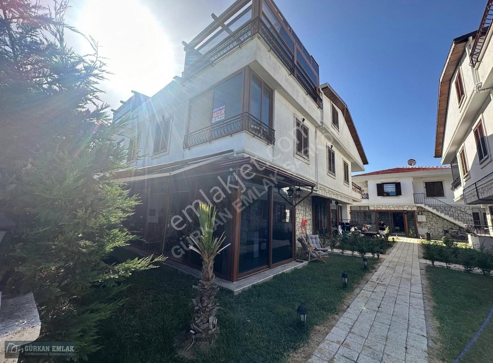 Şarköy Cumhuriyet Satılık Villa Gürkan emlak bahçeli havuzlu full eşyalı ultra lüx triplex villa