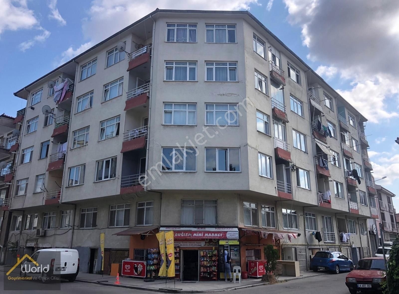 Adapazarı Orta Satılık Daire ÇEŞME MEYDANINDA ANA YOLA CEPHE SATILIK DAİRE