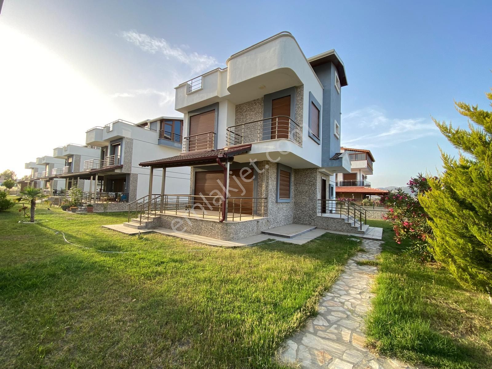 Dikili Salihler Satılık Villa İzmir Dikili Salihler Havuzlu Site İçerisinde Satılık 4+1 Villa