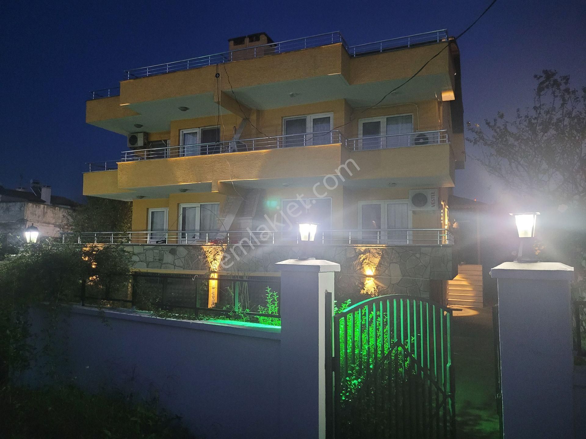 Gemlik Ata Satılık Villa Deniz Kenarında 2x 5+1 Deniz Manzarali Dogalgaz Kombili İkiz Villa