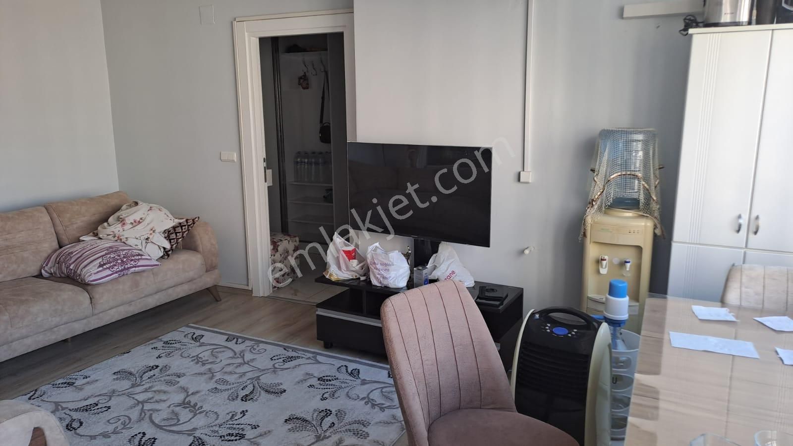 Emlakstore'dan telli̇dere'de temi̇z 2+1 eşyali dai̇re