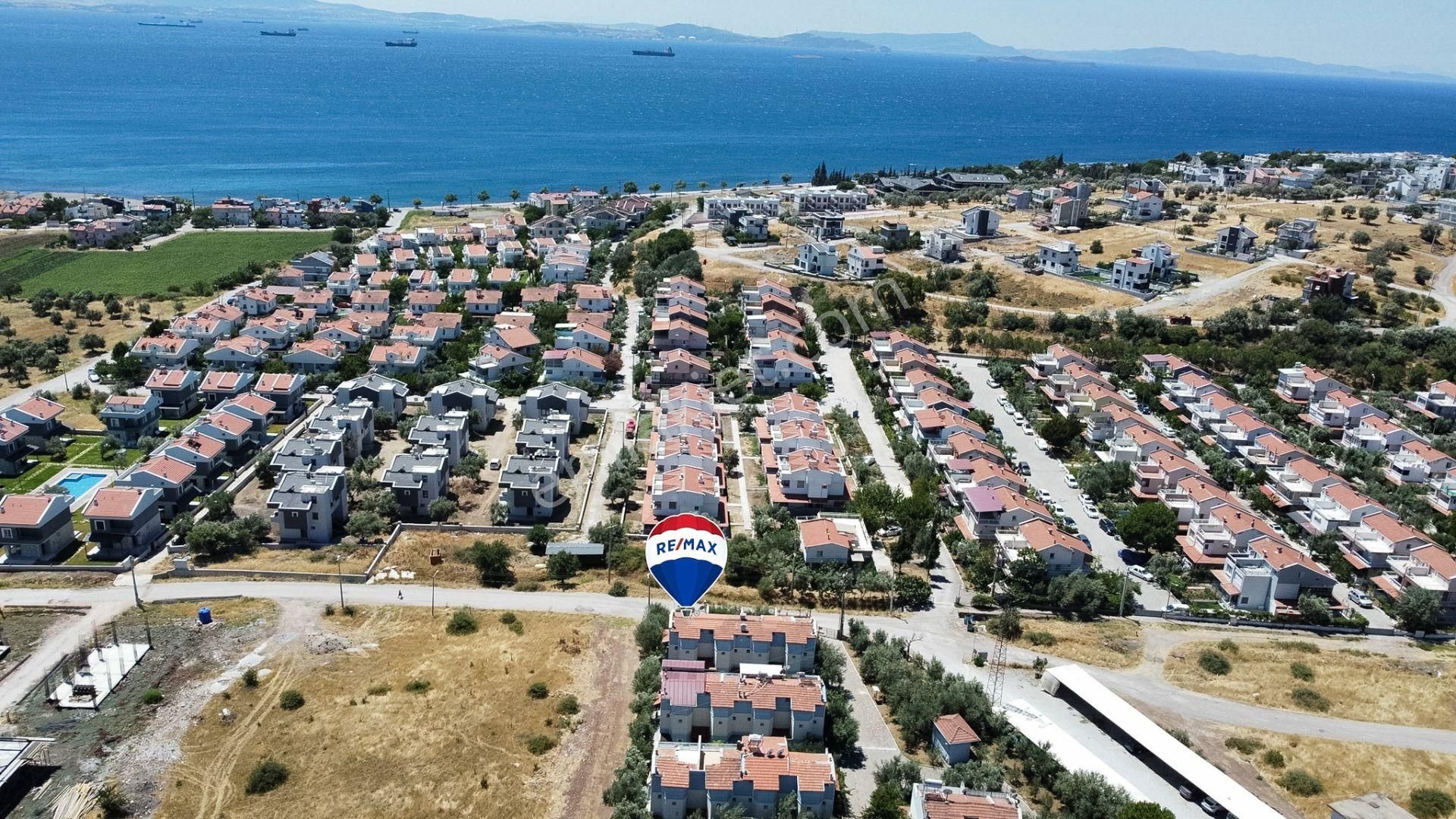 Dikili Çandarlı Satılık Yazlık  REMAX TARGET'DAN ÇANDARLI'DA SİTE İÇERİSİNDE DENİZ 2DK SATILIK