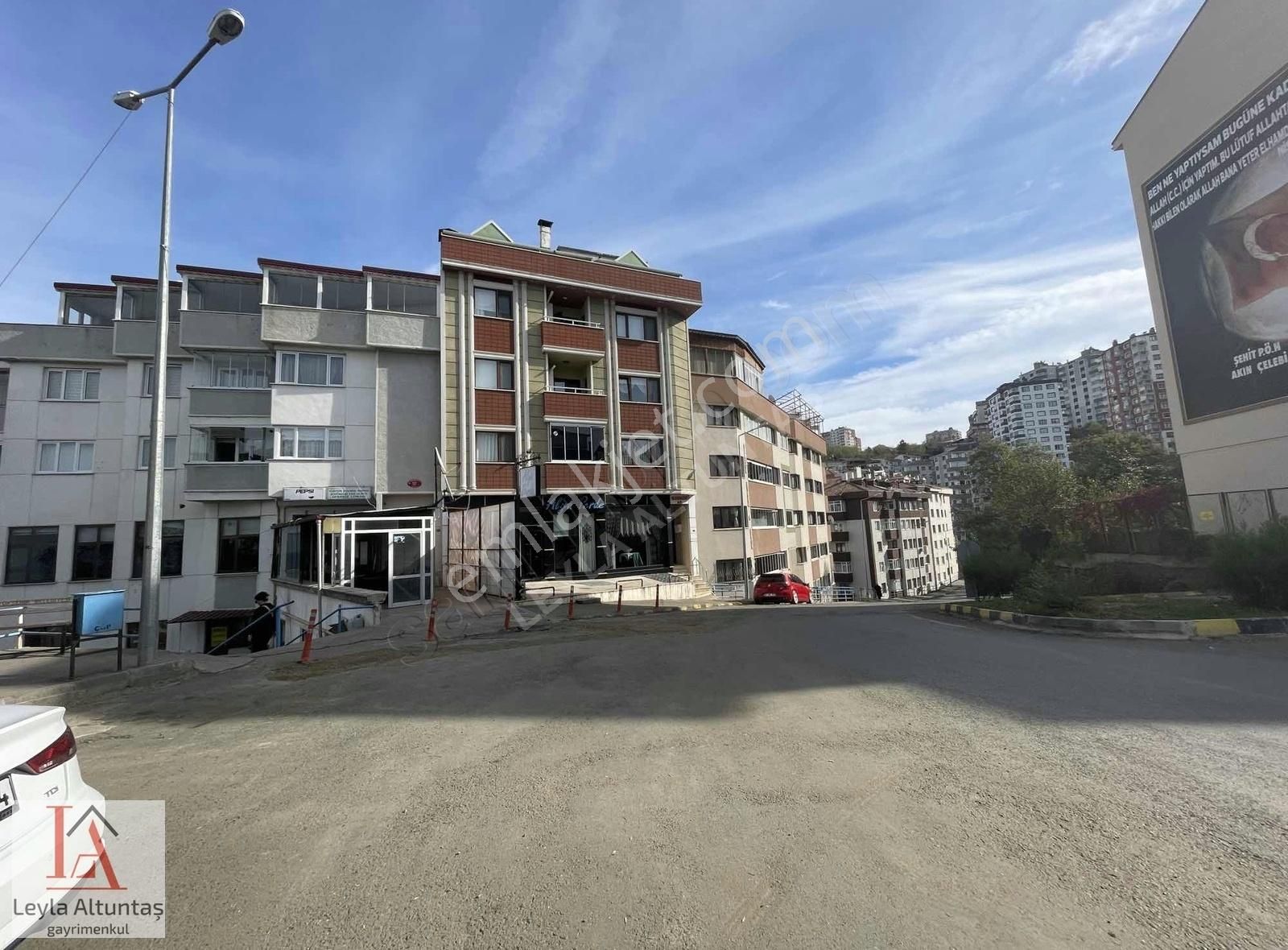 Ortahisar Yeşiltepe Satılık Daire YEŞİLTEPENİN GÖBEĞİNDE SATILIK FIRSAT 3+1 DAİRE.