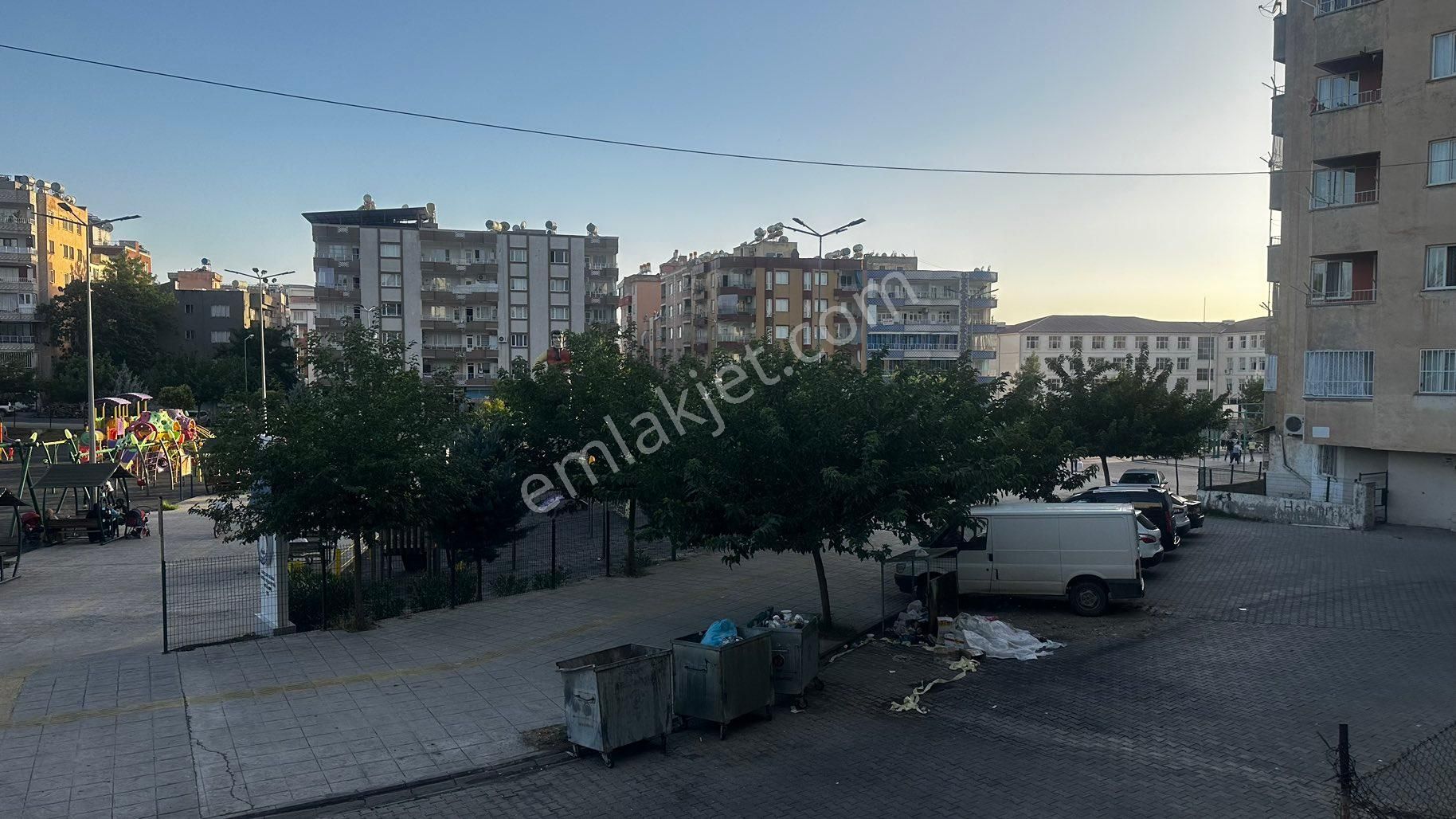 Siirt Merkez Bahçelievler Satılık Daire HAYAT EMLAKTAN MÜKEMMEL LOKASYONLU 3+1 SATILIK DAİRE