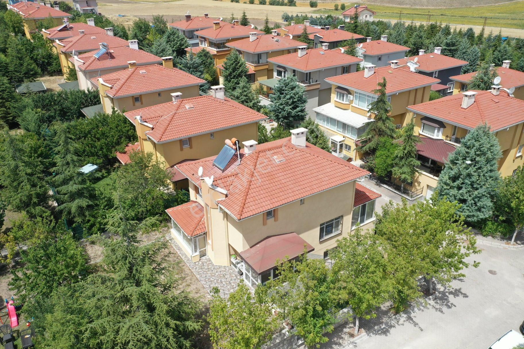 Etimesgut Orhun Satılık Villa  ÇAYYOLU YAŞAMKENT'TE 5+2 SATILIK LÜKS VİLLA