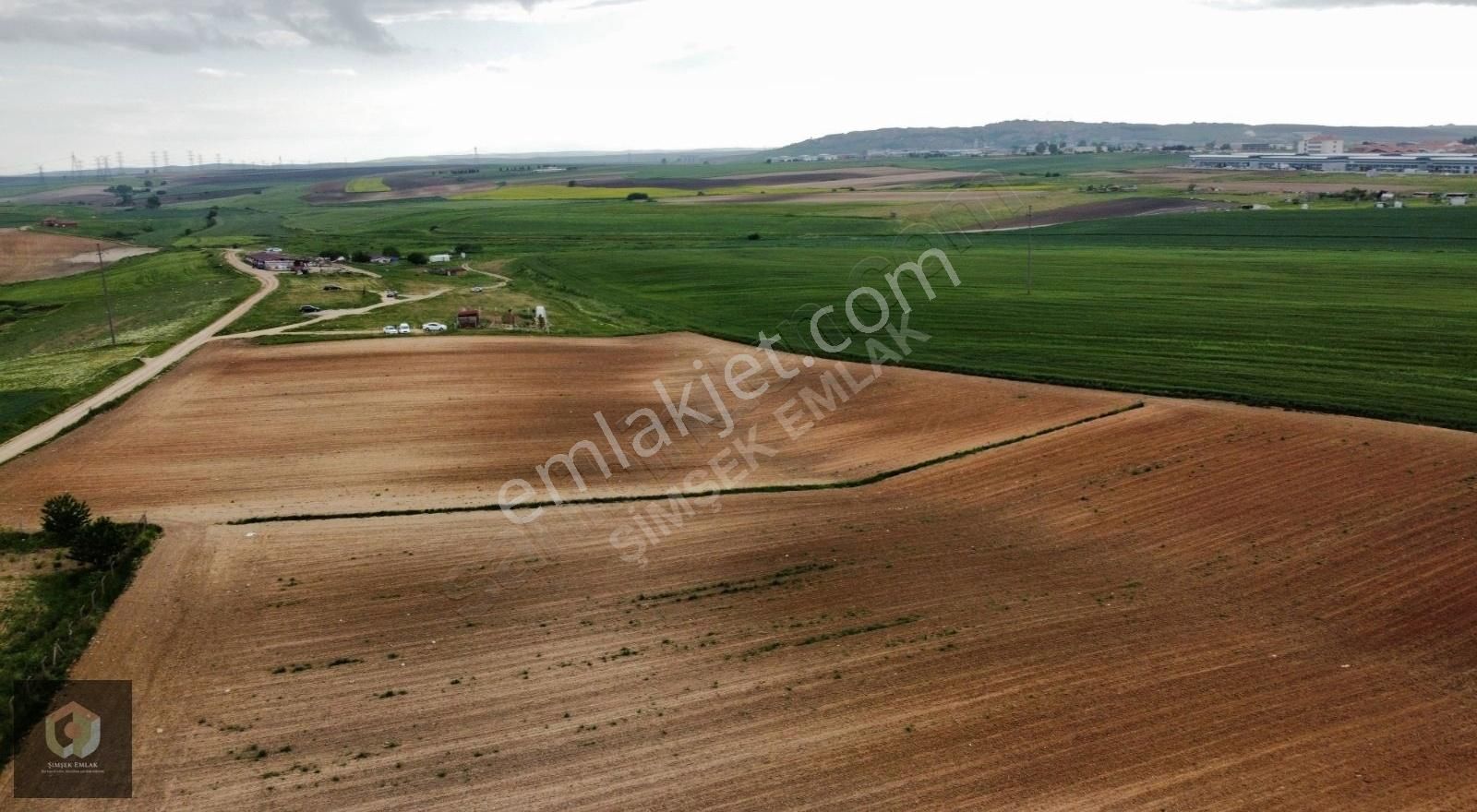 Çorlu Cumhuriyet Satılık Konut İmarlı ÇORLU CUMHURİYET İMARLI İFRAZLI YAPILAŞMAYA YAKIN ARSA SATILIK