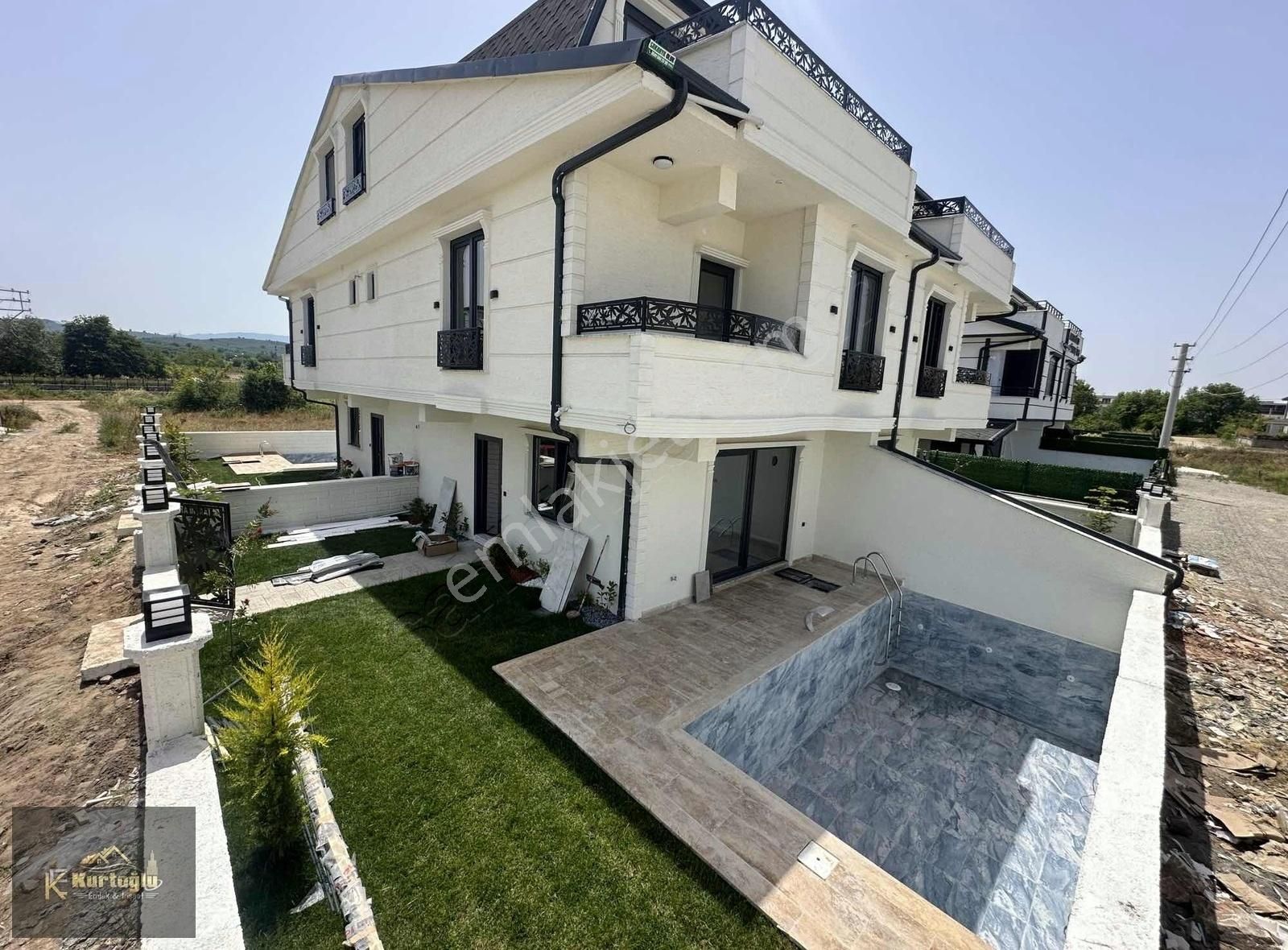 Kocaali Yayla Satılık Villa SAKARYA KOCAALİ SAHİL PLAJ MERKEZ HAVUZLU TRİPLEKS VİLLA