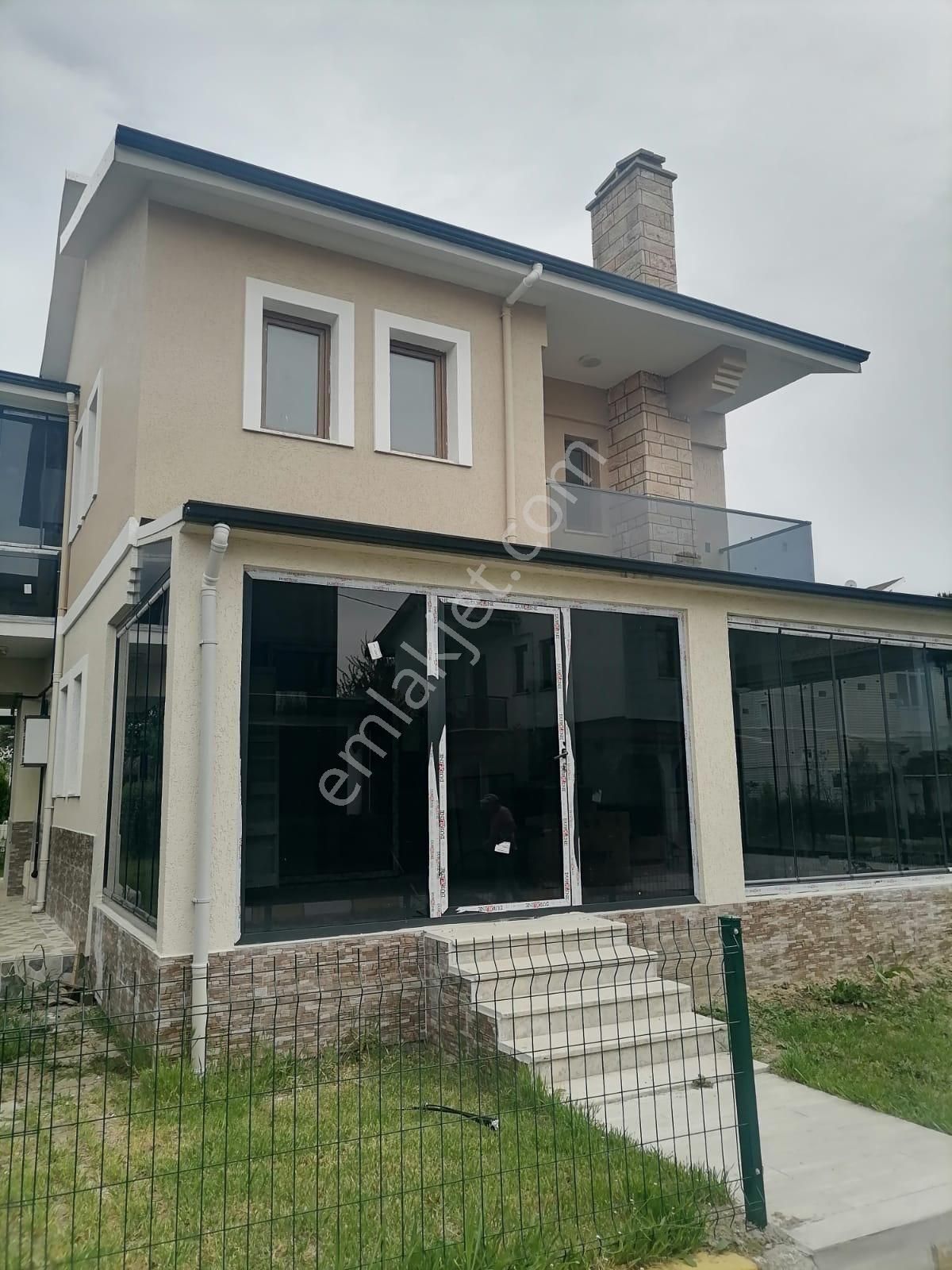 Marmaraereğlisi Yeniçiftlik Satılık Villa MEGA YAPIDAN 160 M² VİLLA