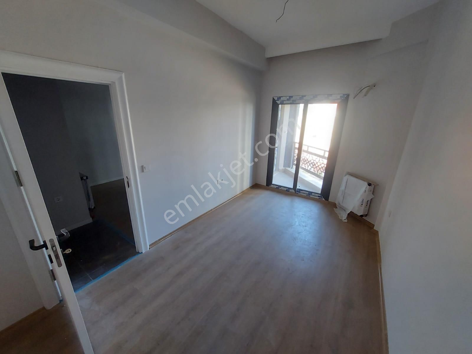 Karşıyaka Şemikler 'de1+1 Sıfır Daire - Görsel 10